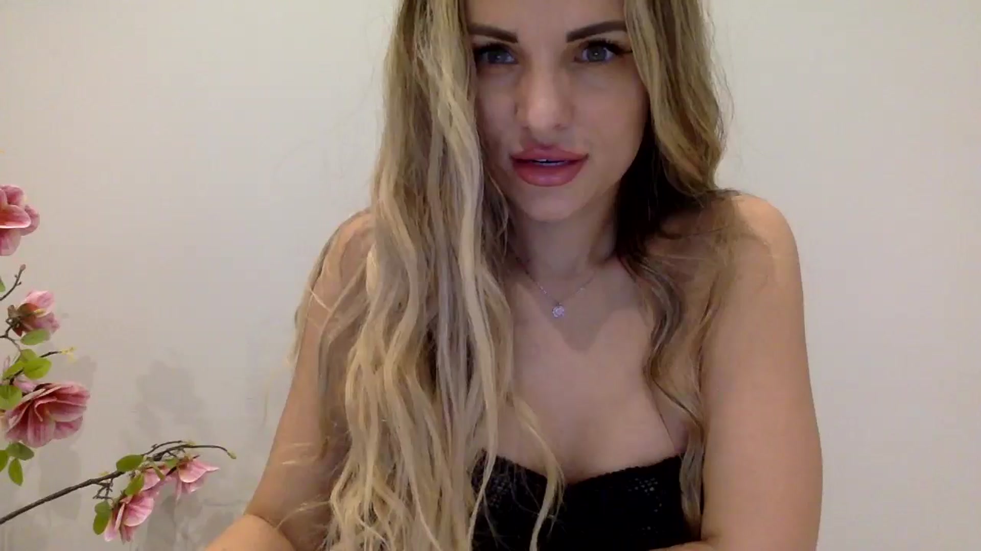 Gallery image thumbnail from Tina_Angel_'s myfreecams stream on, 03/24/2025, 24:43 image 7 of 20