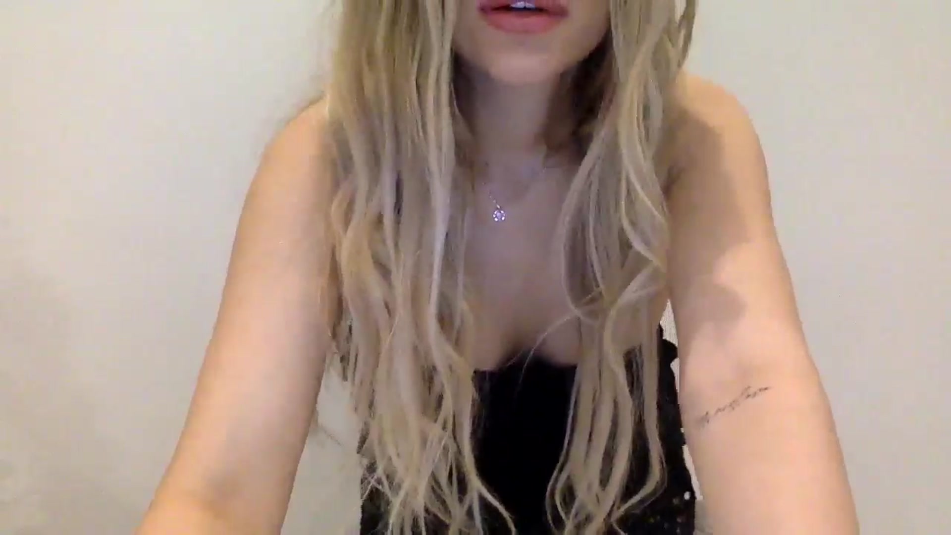 Gallery image thumbnail from Tina_Angel_'s myfreecams stream on, 03/24/2025, 01:51 image 18 of 20