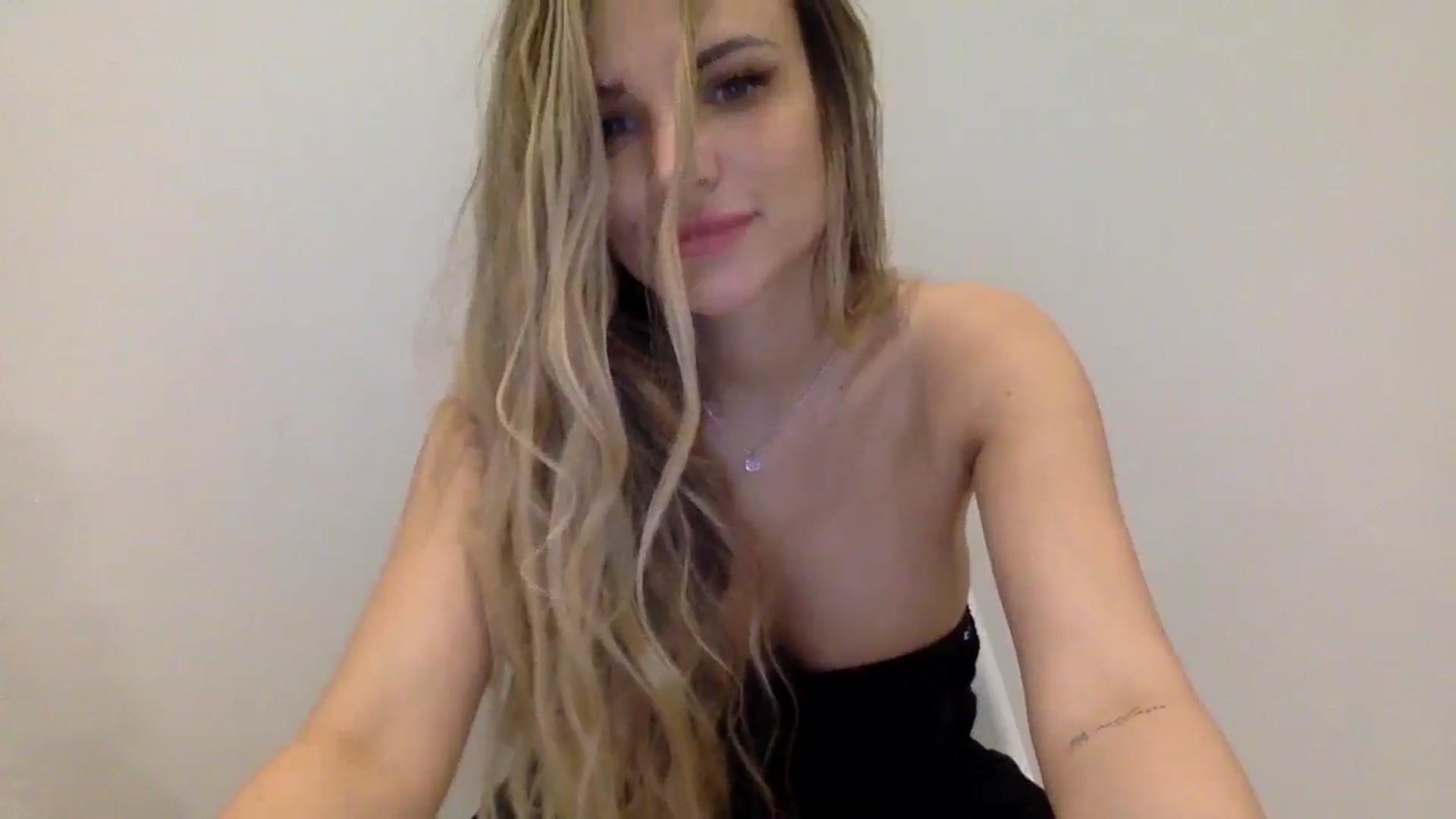 Gallery image thumbnail from Tina_Angel_'s myfreecams stream on, 03/24/2025, 01:51 image 12 of 20