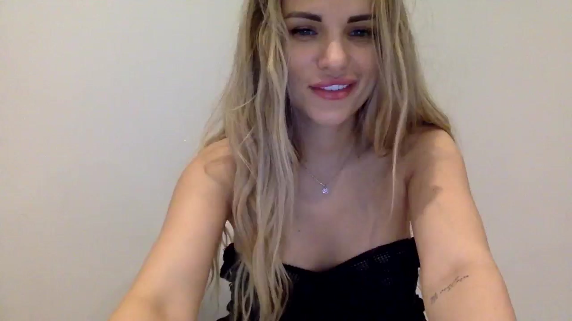 Gallery image thumbnail from Tina_Angel_'s myfreecams stream on, 03/24/2025, 02:48 image 17 of 20