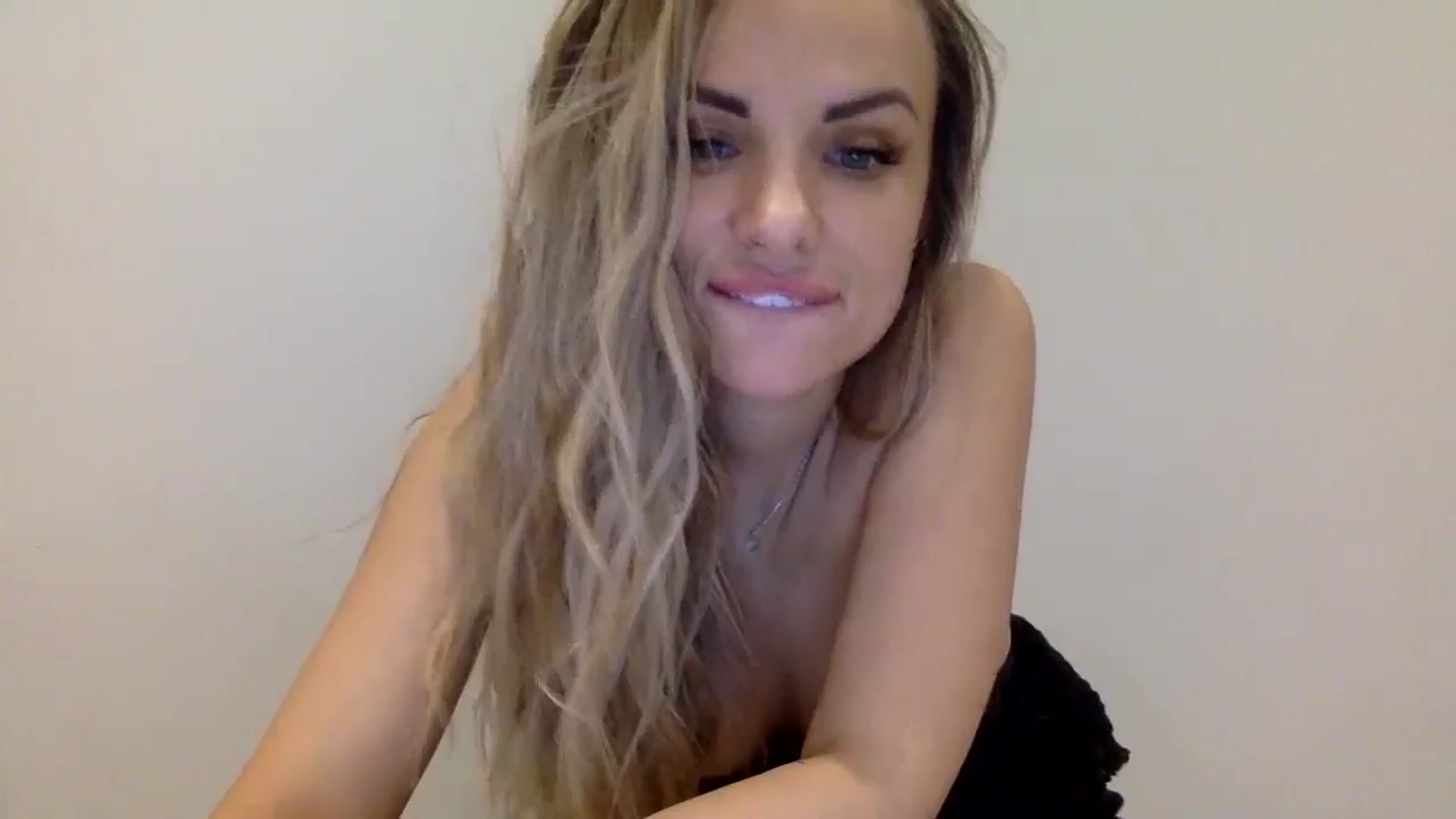 Gallery image thumbnail from Tina_Angel_'s myfreecams stream on, 03/24/2025, 03:35 image 14 of 20