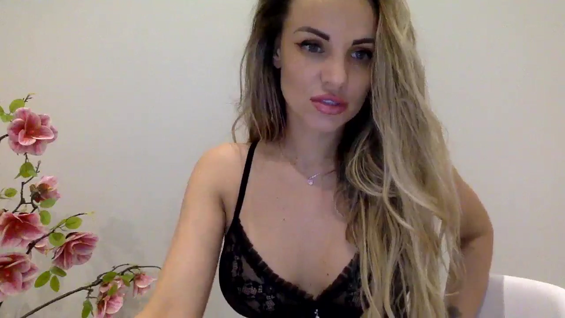 Gallery image thumbnail from Tina_Angel_'s myfreecams stream on, 03/24/2025, 21:36 image 19 of 20