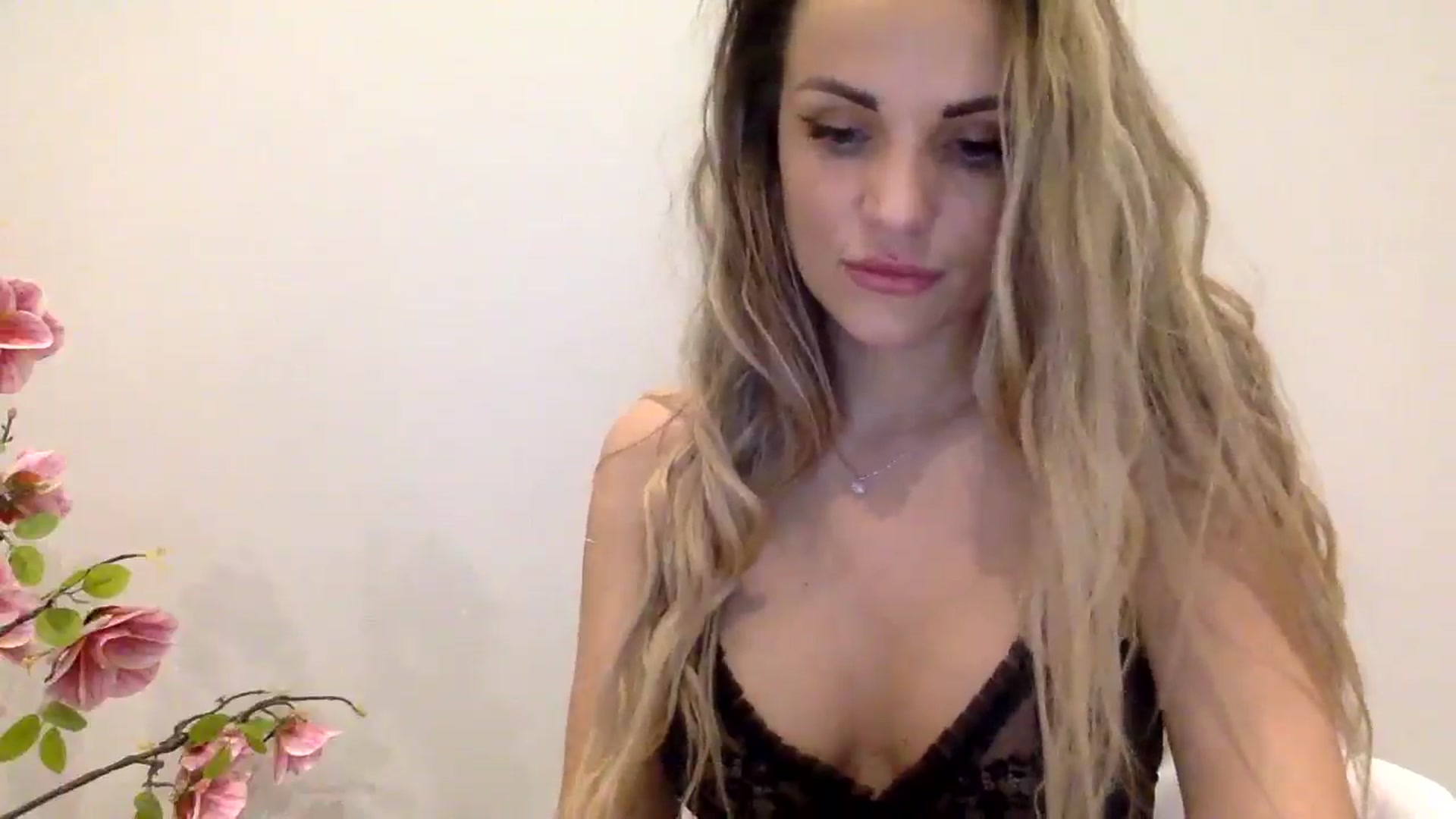 Gallery image thumbnail from Tina_Angel_'s myfreecams stream on, 03/24/2025, 22:22 image 10 of 20
