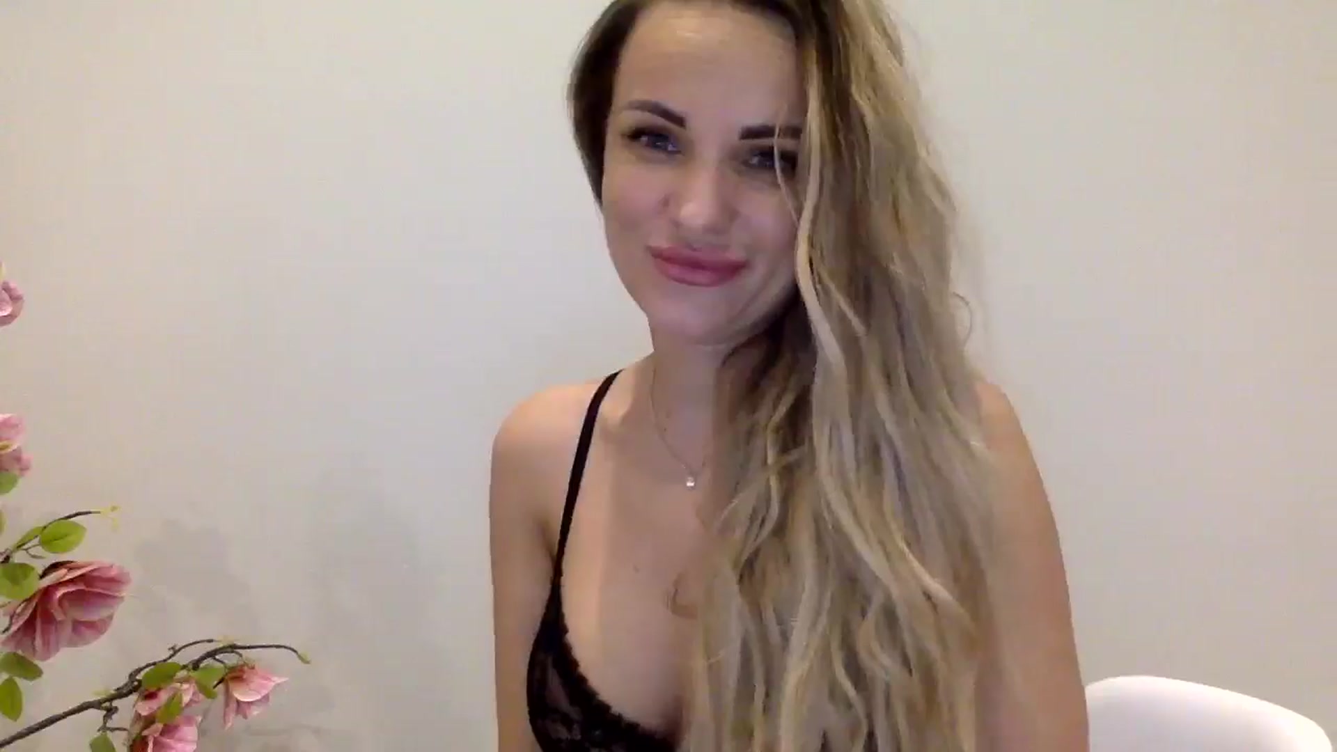 Gallery image thumbnail from Tina_Angel_'s myfreecams stream on, 03/24/2025, 22:22 image 13 of 20