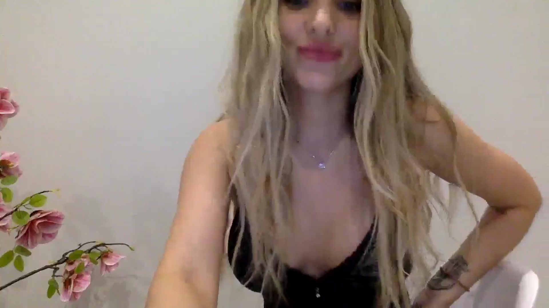 Gallery image thumbnail from Tina_Angel_'s myfreecams stream on, 03/24/2025, 22:22 image 17 of 20