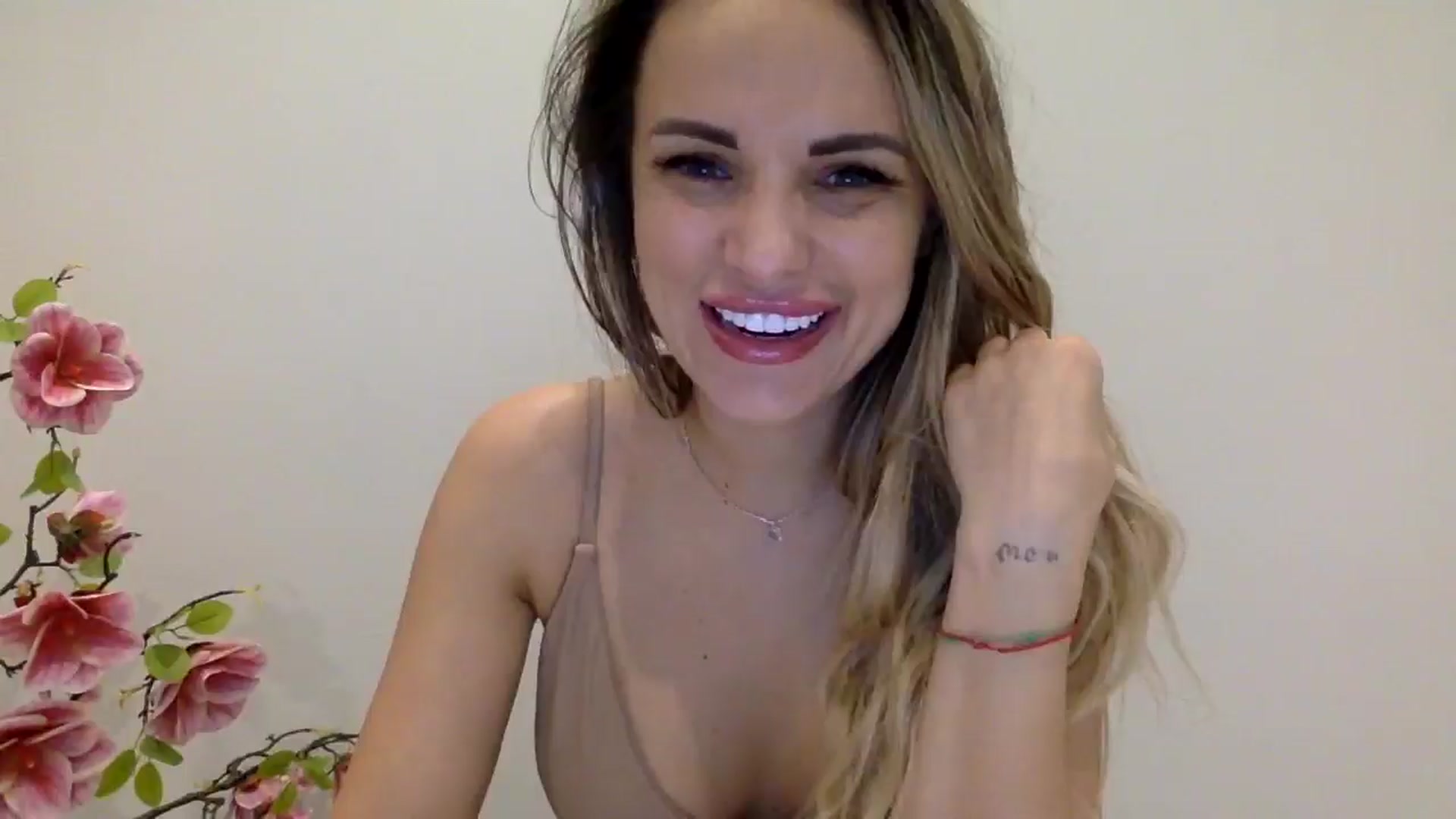 Gallery image thumbnail from Tina_Angel_'s myfreecams stream on, 03/25/2025, 23:22 image 14 of 20