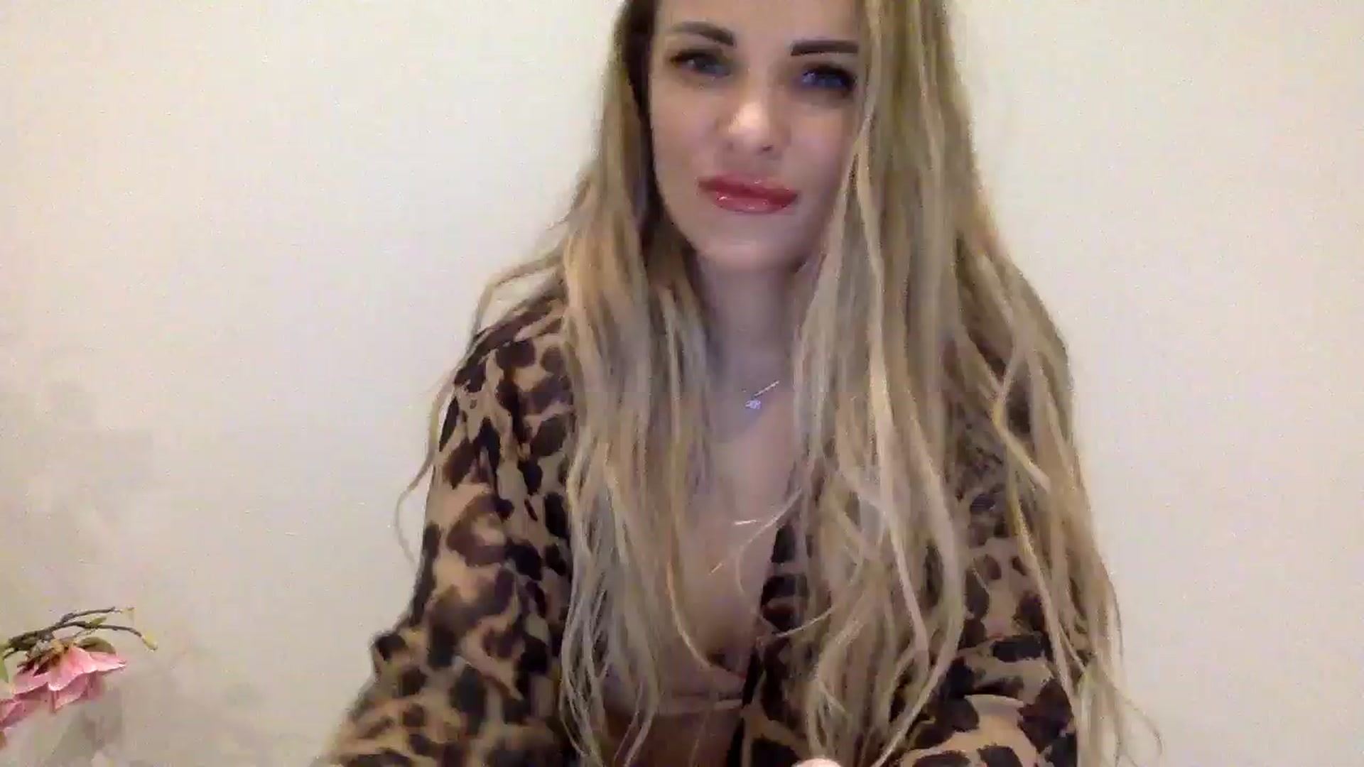 Gallery image thumbnail from Tina_Angel_'s myfreecams stream on, 03/25/2025, 23:49 image 7 of 20