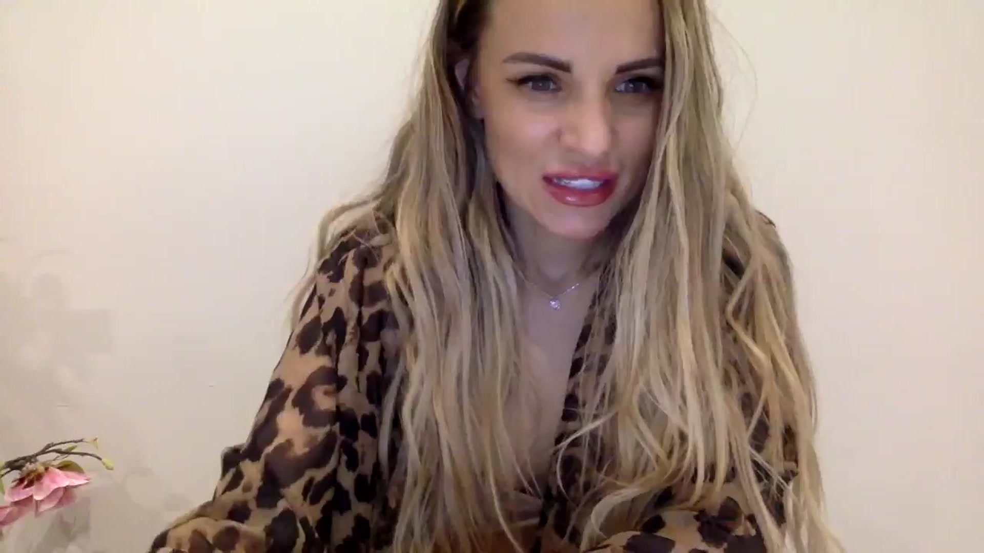 Gallery image thumbnail from Tina_Angel_'s myfreecams stream on, 03/25/2025, 23:49 image 9 of 20