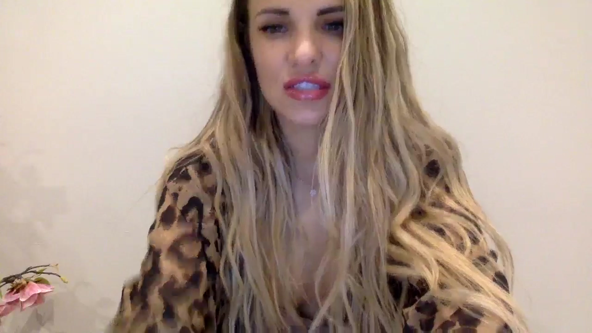 Gallery image thumbnail from Tina_Angel_'s myfreecams stream on, 03/25/2025, 23:49 image 12 of 20