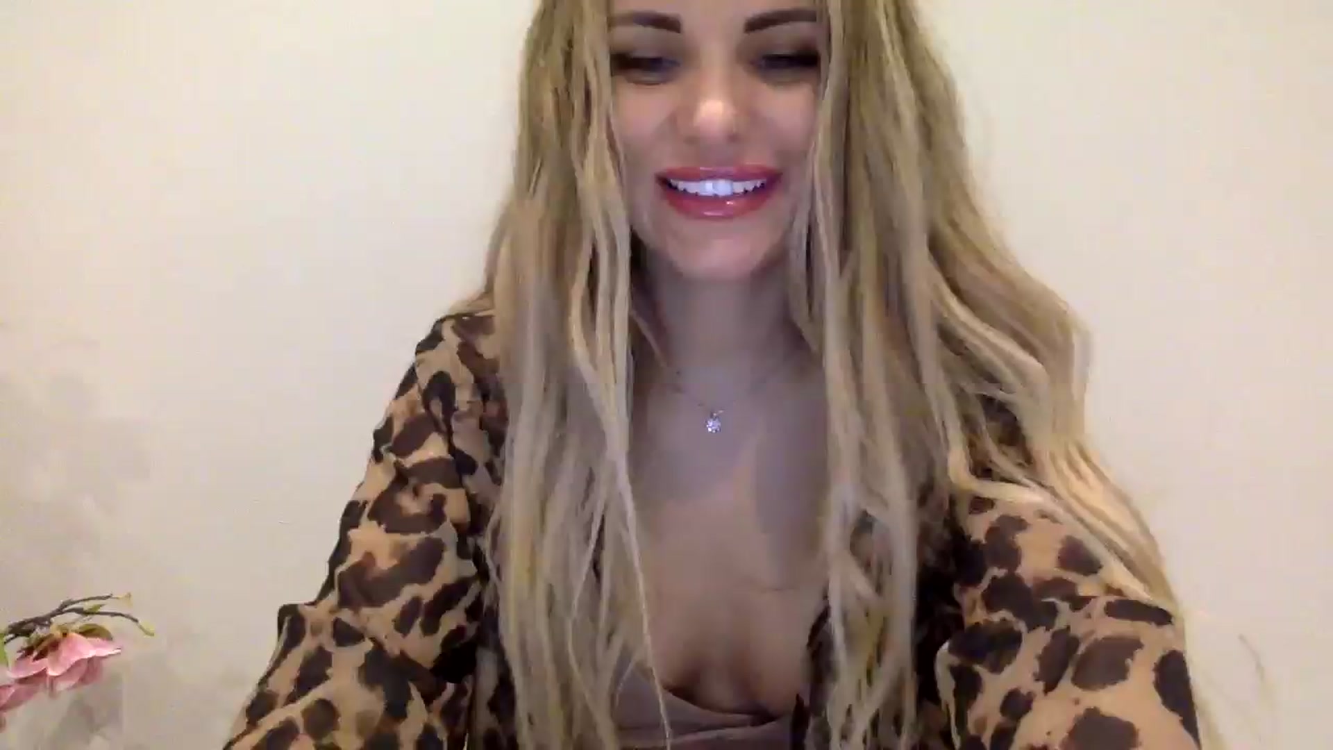 Gallery image thumbnail from Tina_Angel_'s myfreecams stream on, 03/25/2025, 23:49 image 1 of 20