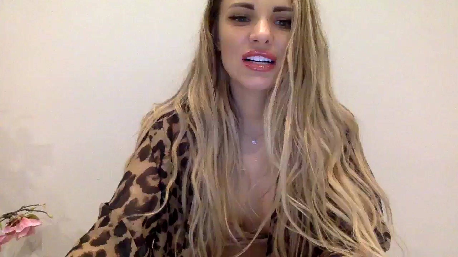 Gallery image thumbnail from Tina_Angel_'s myfreecams stream on, 03/25/2025, 23:49 image 11 of 20