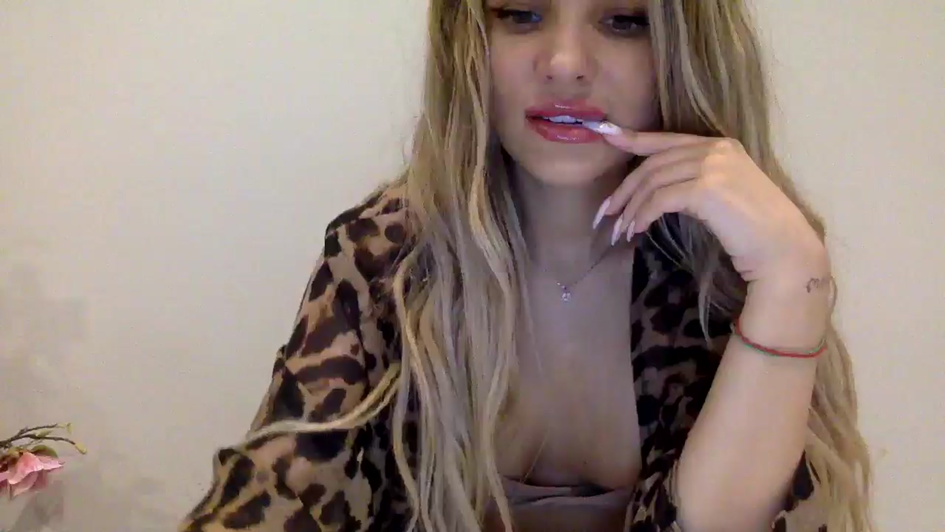 Gallery image thumbnail from Tina_Angel_'s myfreecams stream on, 03/26/2025, 24:08 image 4 of 20