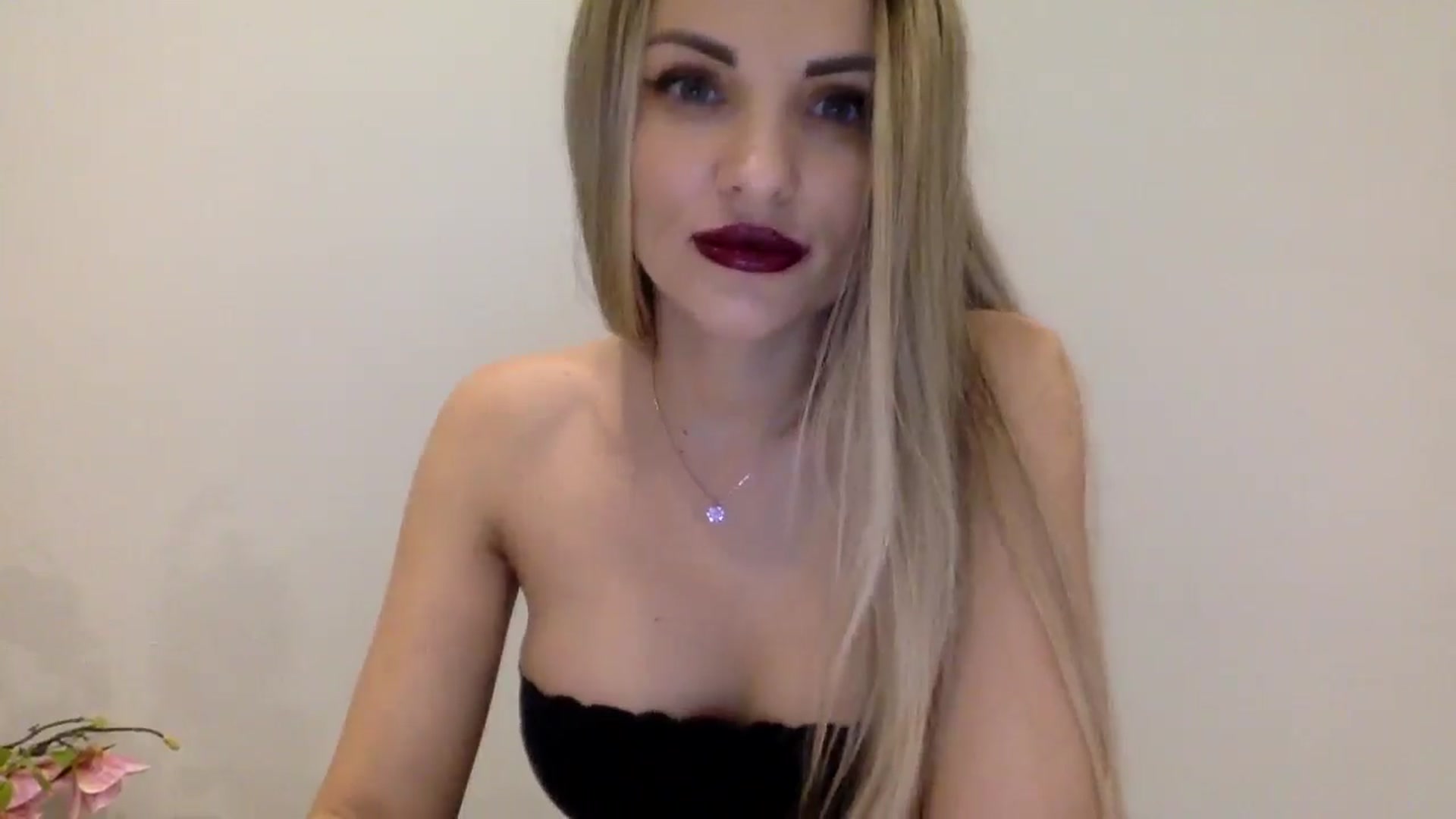 Gallery image thumbnail from Tina_Angel_'s myfreecams stream on, 03/28/2025, 23:36 image 16 of 20