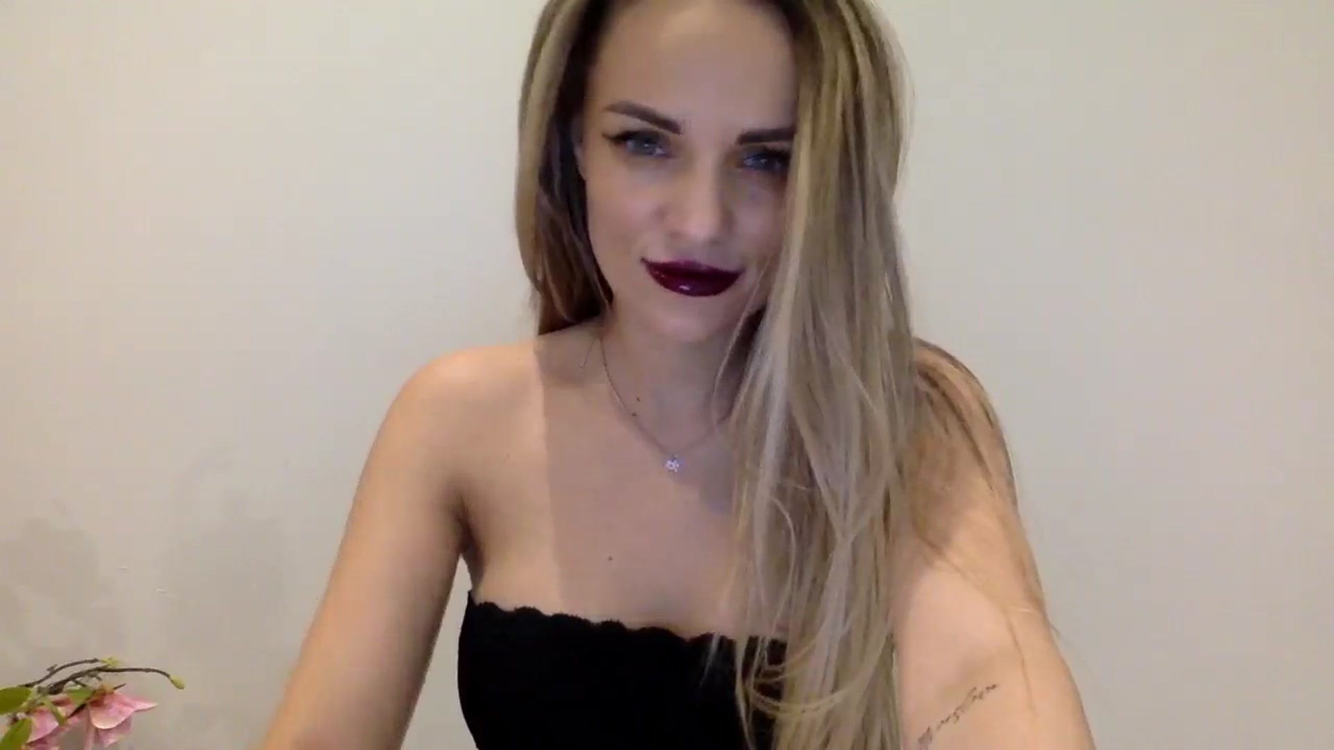 Gallery image thumbnail from Tina_Angel_'s myfreecams stream on, 03/29/2025, 24:32 image 3 of 20
