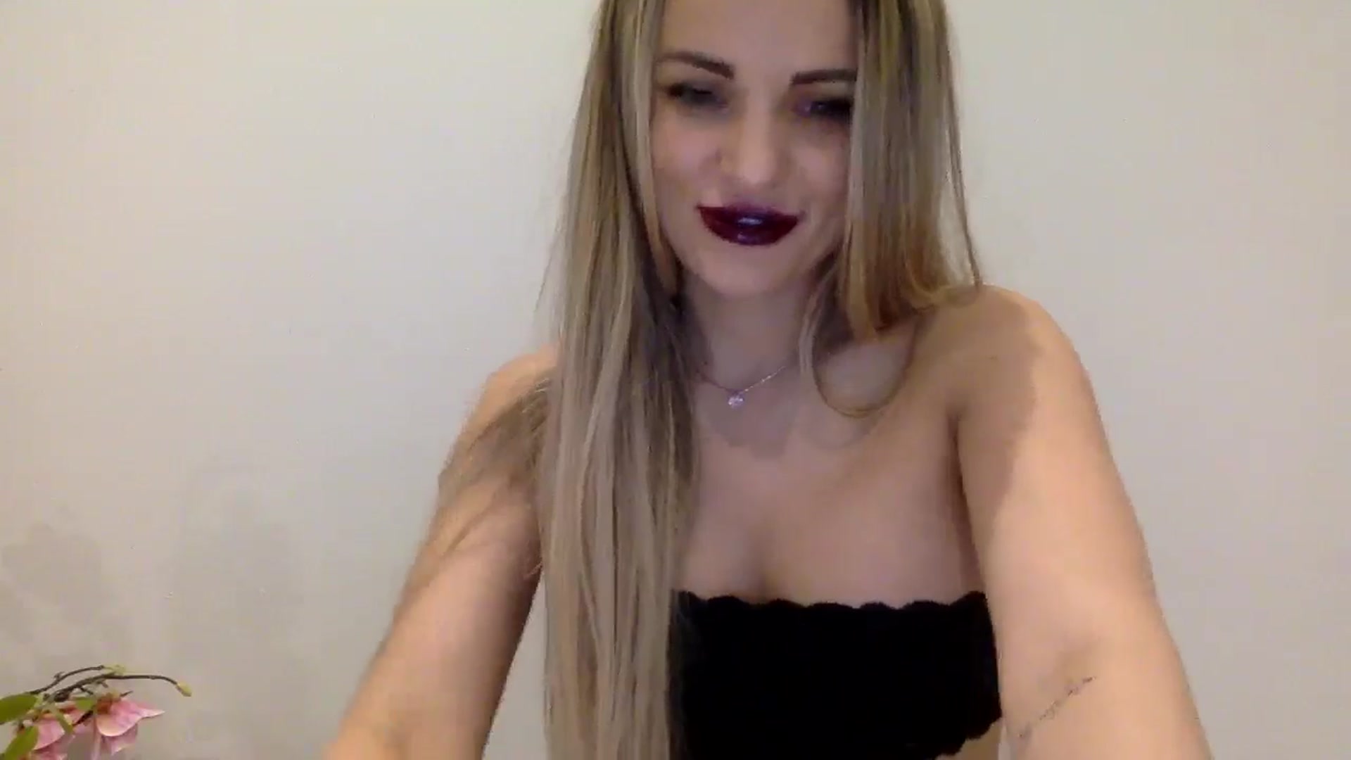Gallery image thumbnail from Tina_Angel_'s myfreecams stream on, 03/29/2025, 24:32 image 15 of 20