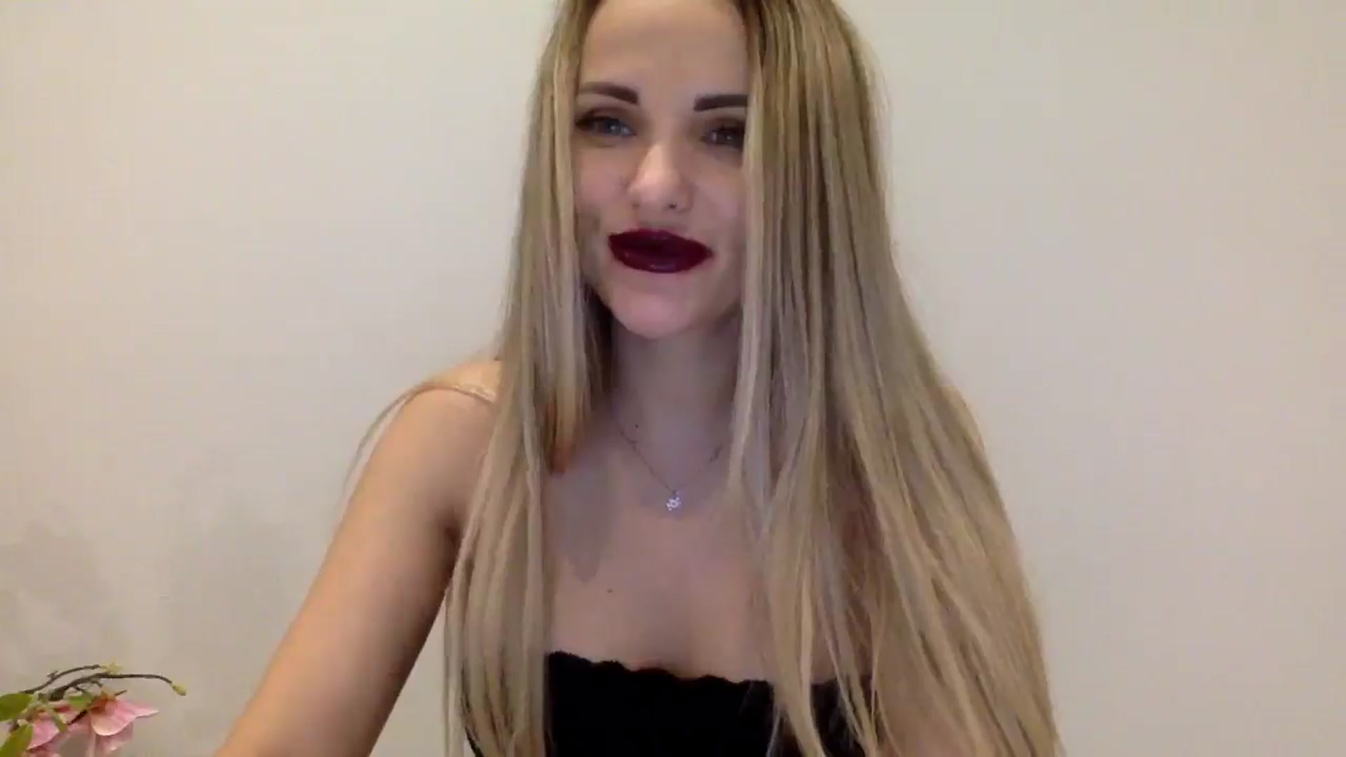 Gallery image thumbnail from Tina_Angel_'s myfreecams stream on, 03/29/2025, 24:32 image 8 of 20