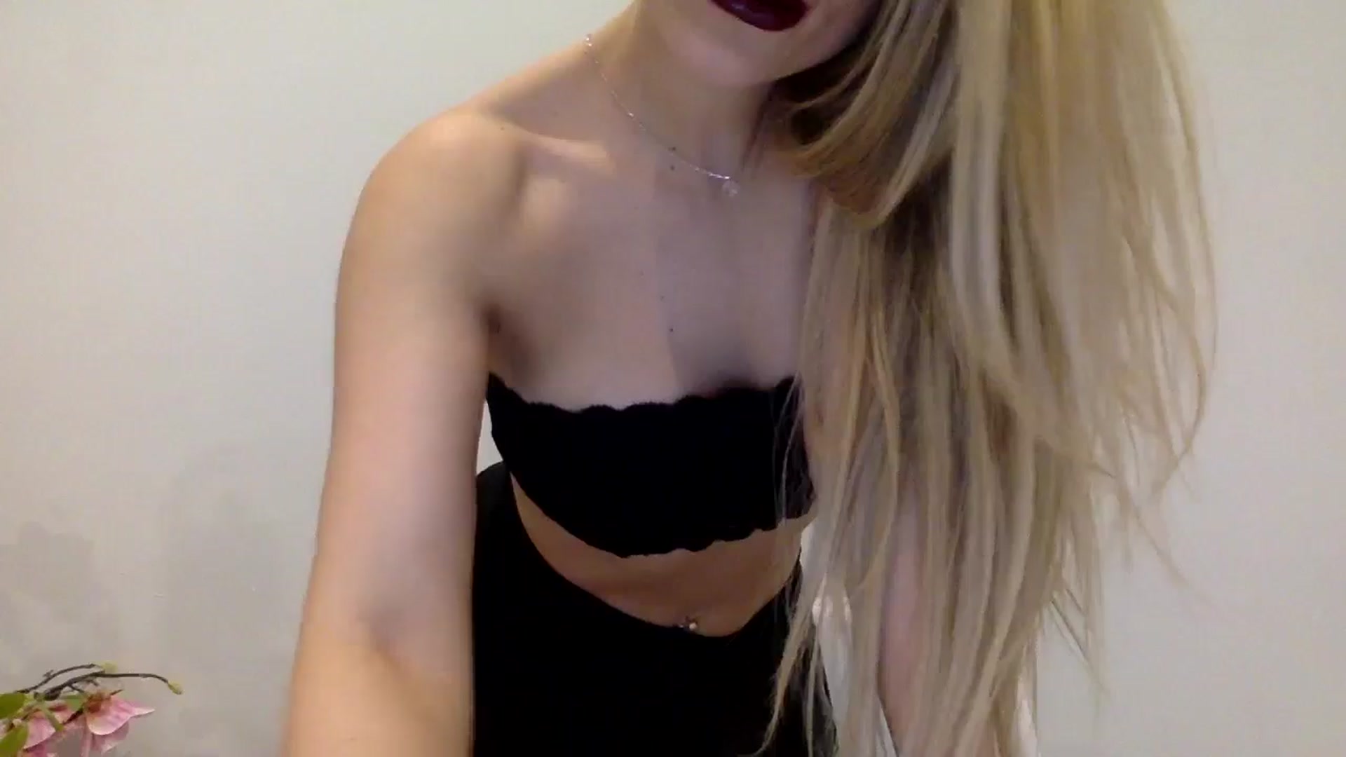 Gallery image thumbnail from Tina_Angel_'s myfreecams stream on, 03/29/2025, 24:32 image 14 of 20