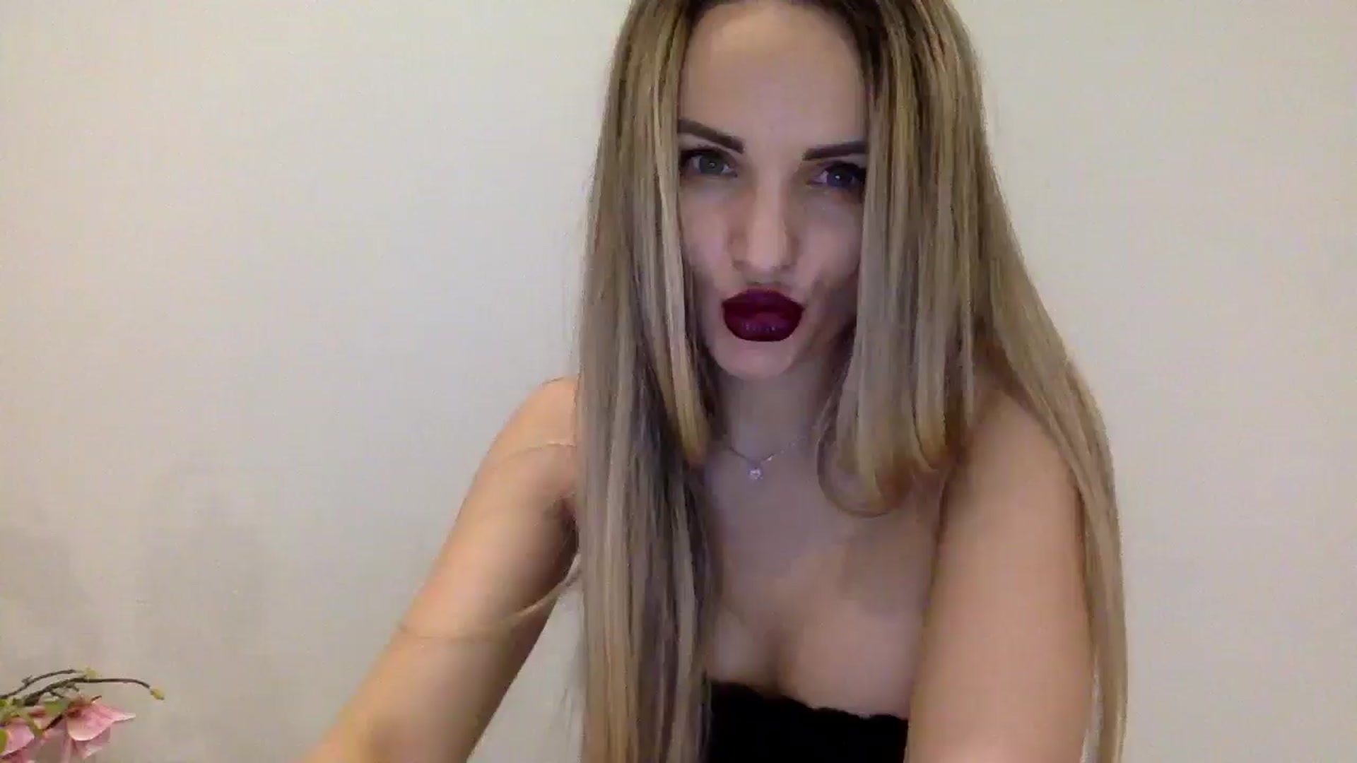 Gallery image thumbnail from Tina_Angel_'s myfreecams stream on, 03/29/2025, 24:32 image 20 of 20