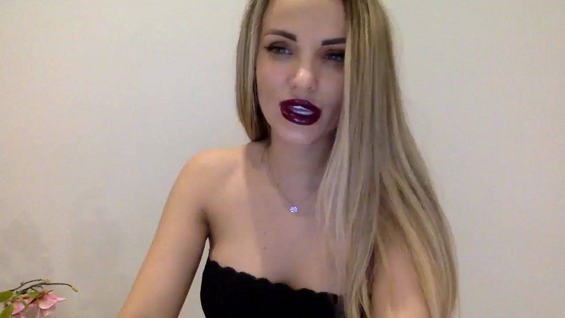 Gallery image thumbnail from Tina_Angel_'s myfreecams stream on, 03/29/2025, 24:32 image 5 of 20