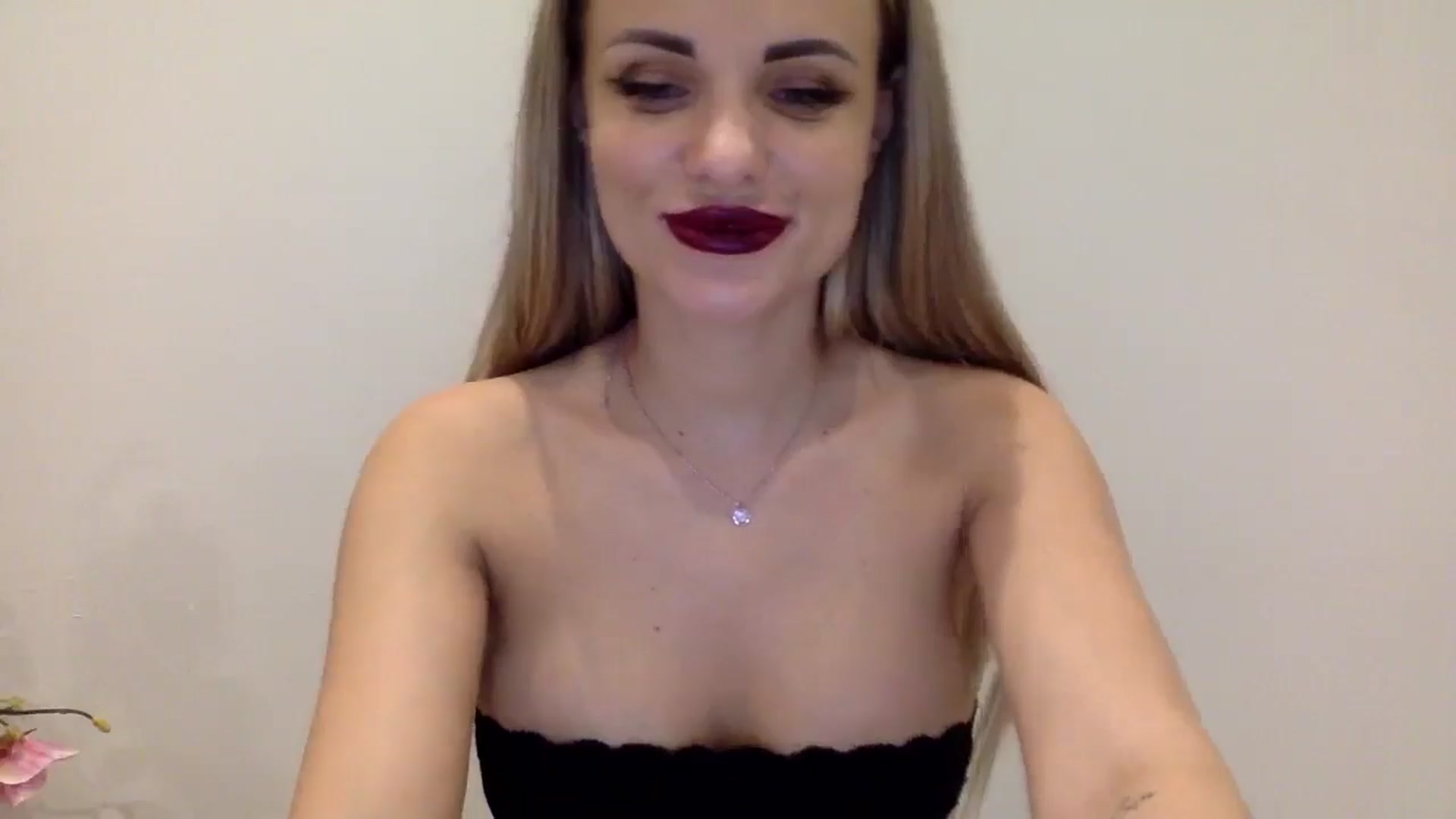 Gallery image thumbnail from Tina_Angel_'s myfreecams stream on, 03/29/2025, 03:05 image 7 of 20