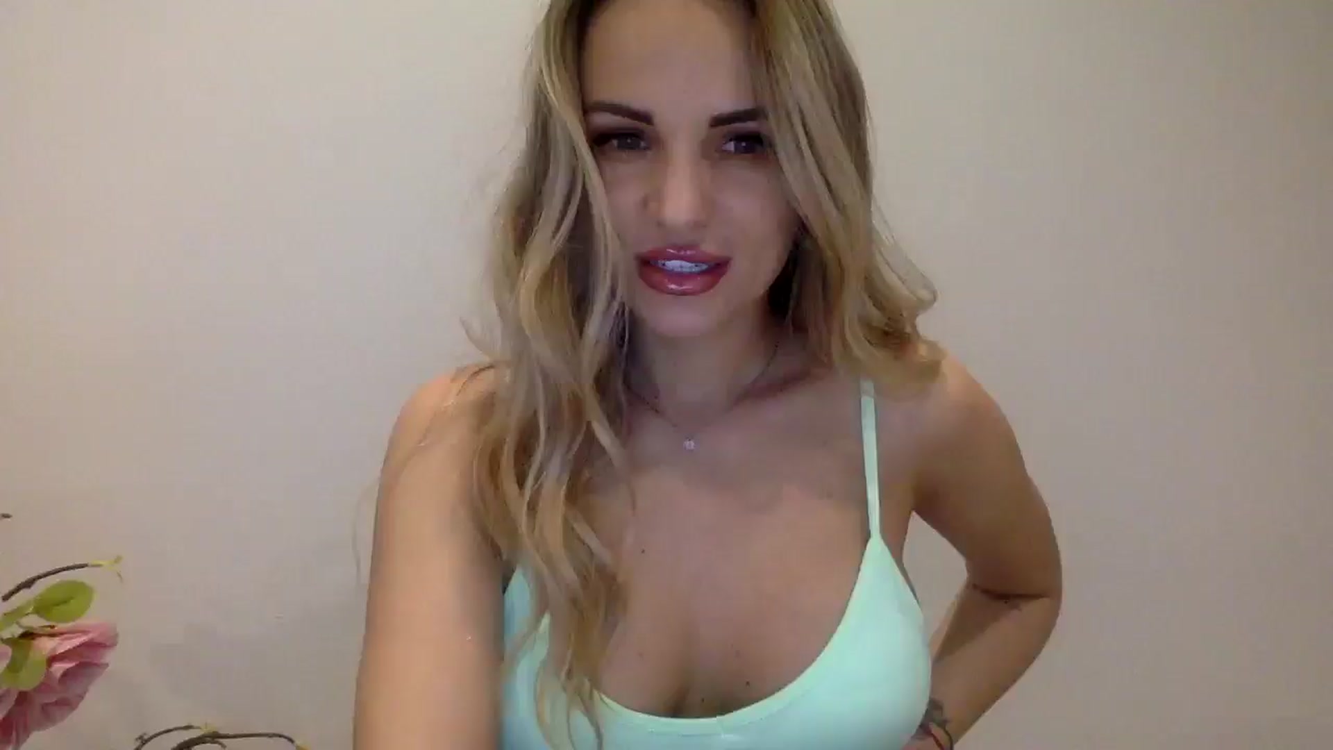 Gallery image thumbnail from Tina_Angel_'s myfreecams stream on, 04/04/2025, 21:23 image 1 of 20