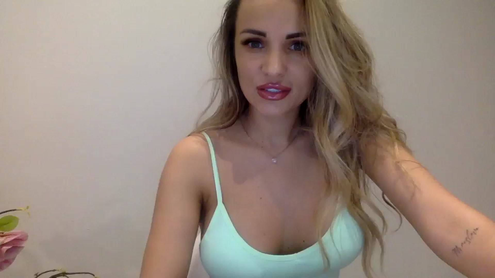 Gallery image thumbnail from Tina_Angel_'s myfreecams stream on, 04/04/2025, 21:23 image 13 of 20