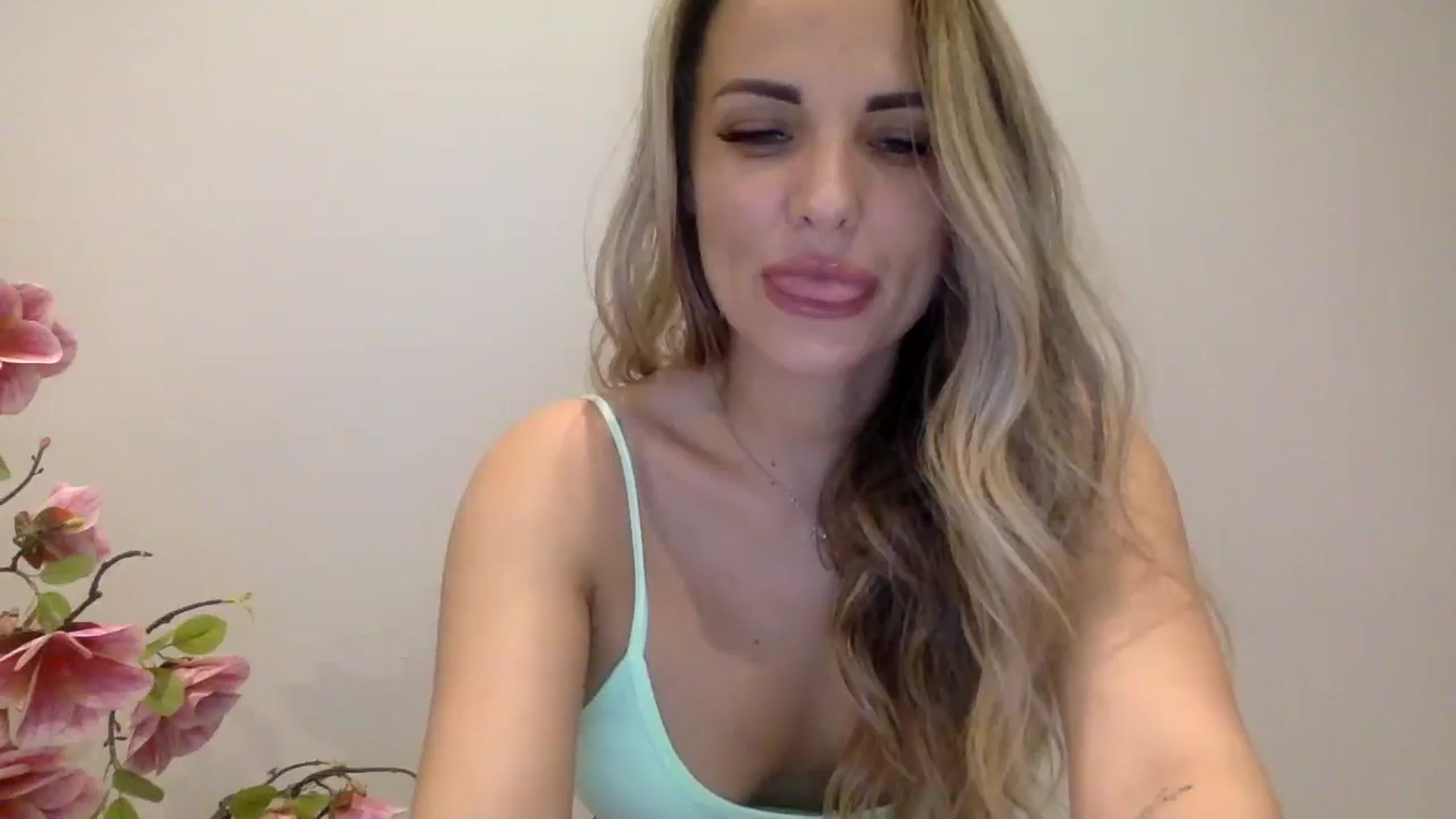 Gallery image thumbnail from Tina_Angel_'s myfreecams stream on, 04/04/2025, 21:48 image 1 of 20