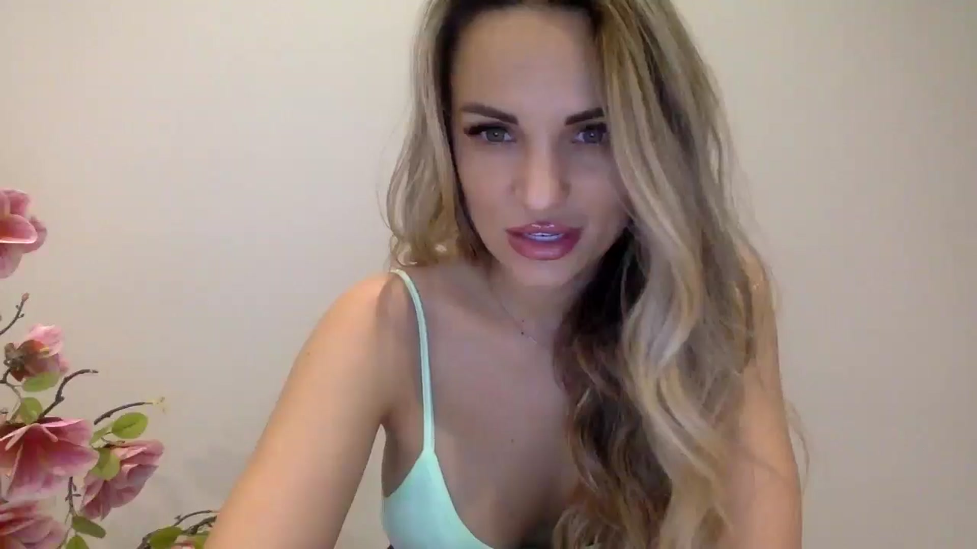 Gallery image thumbnail from Tina_Angel_'s myfreecams stream on, 04/04/2025, 21:48 image 3 of 20