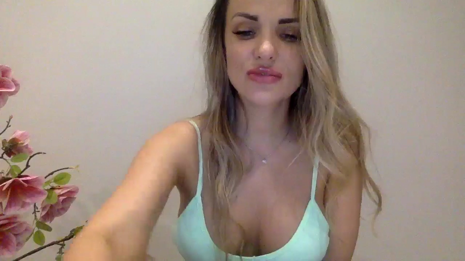 Gallery image thumbnail from Tina_Angel_'s myfreecams stream on, 04/04/2025, 21:48 image 17 of 20