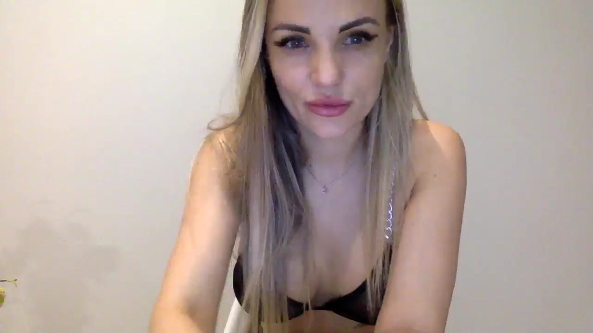 Gallery image thumbnail from Tina_Angel_'s myfreecams stream on, 04/05/2025, 21:17 image 16 of 20