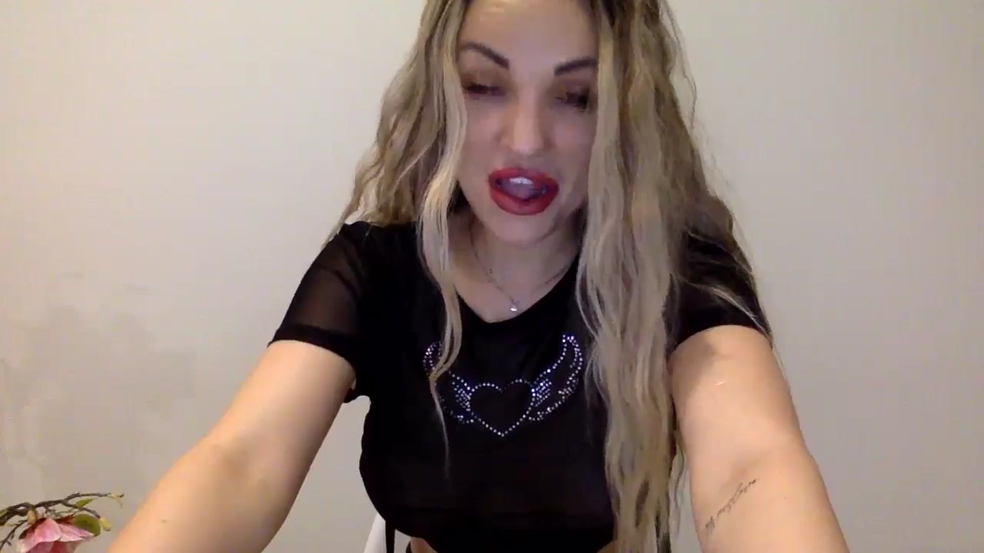 Gallery image thumbnail from Tina_Angel_'s myfreecams stream on, 04/07/2025, 21:34 image 9 of 20
