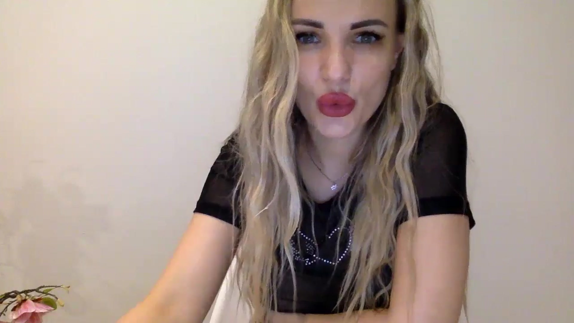 Gallery image thumbnail from Tina_Angel_'s myfreecams stream on, 04/07/2025, 21:34 image 18 of 20