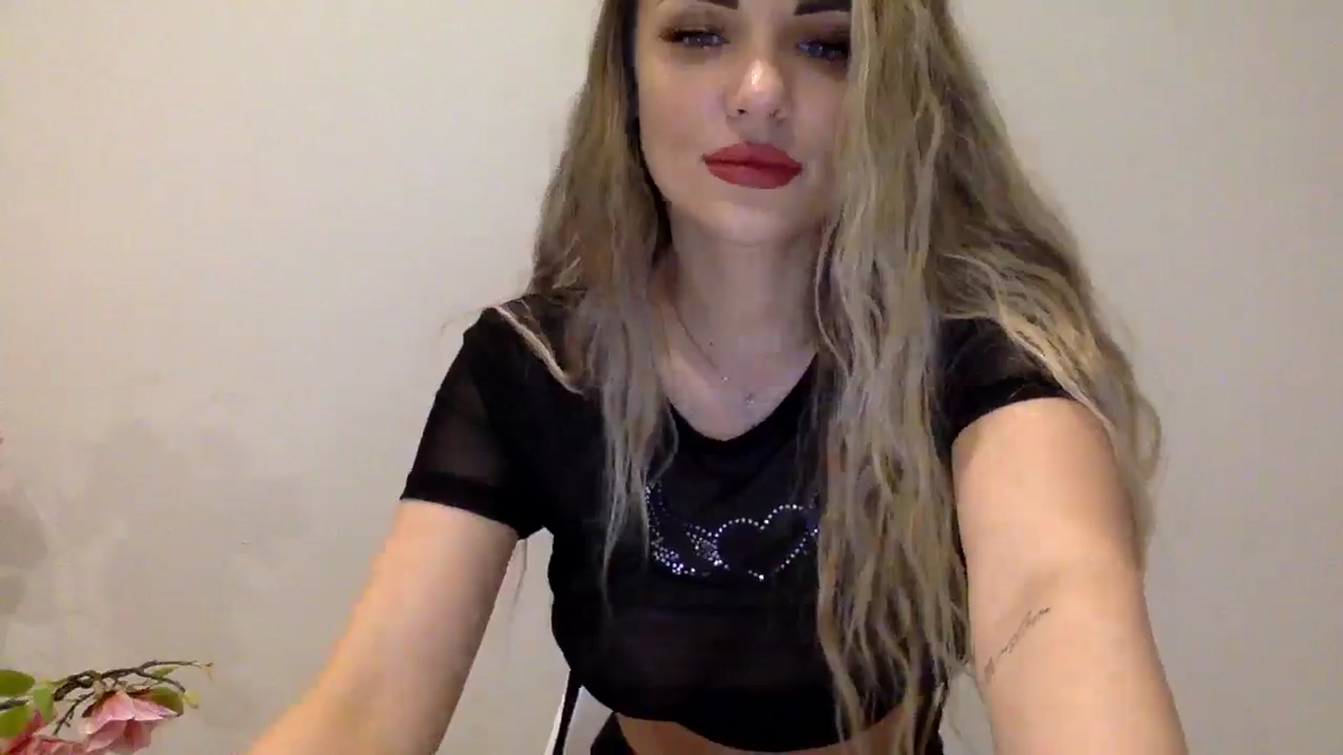 Gallery image thumbnail from Tina_Angel_'s myfreecams stream on, 04/07/2025, 22:07 image 5 of 20