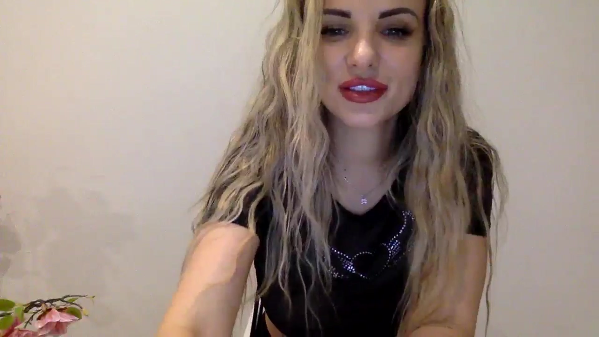 Gallery image thumbnail from Tina_Angel_'s myfreecams stream on, 04/07/2025, 22:07 image 15 of 20