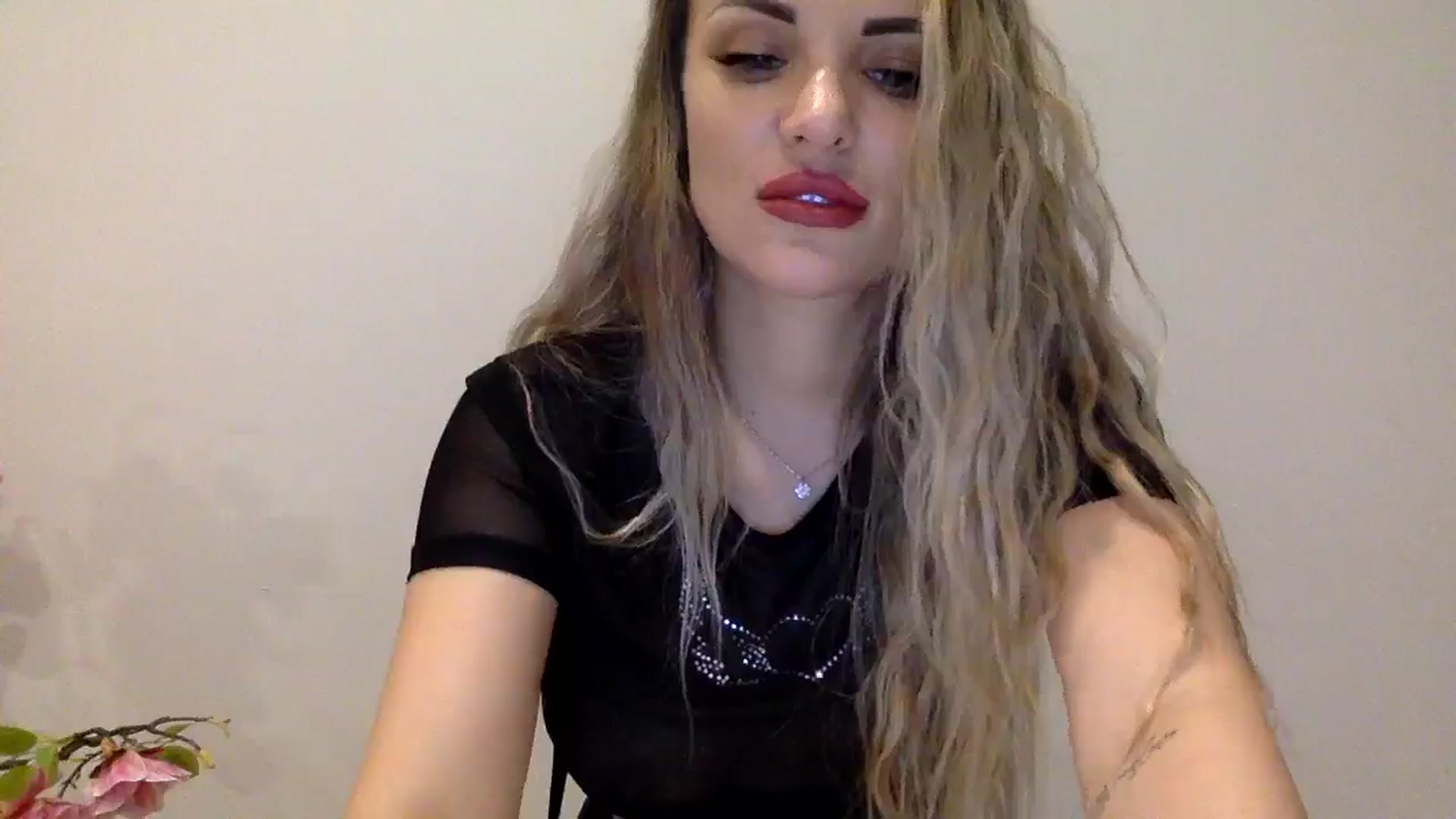 Gallery image thumbnail from Tina_Angel_'s myfreecams stream on, 04/07/2025, 22:07 image 7 of 20