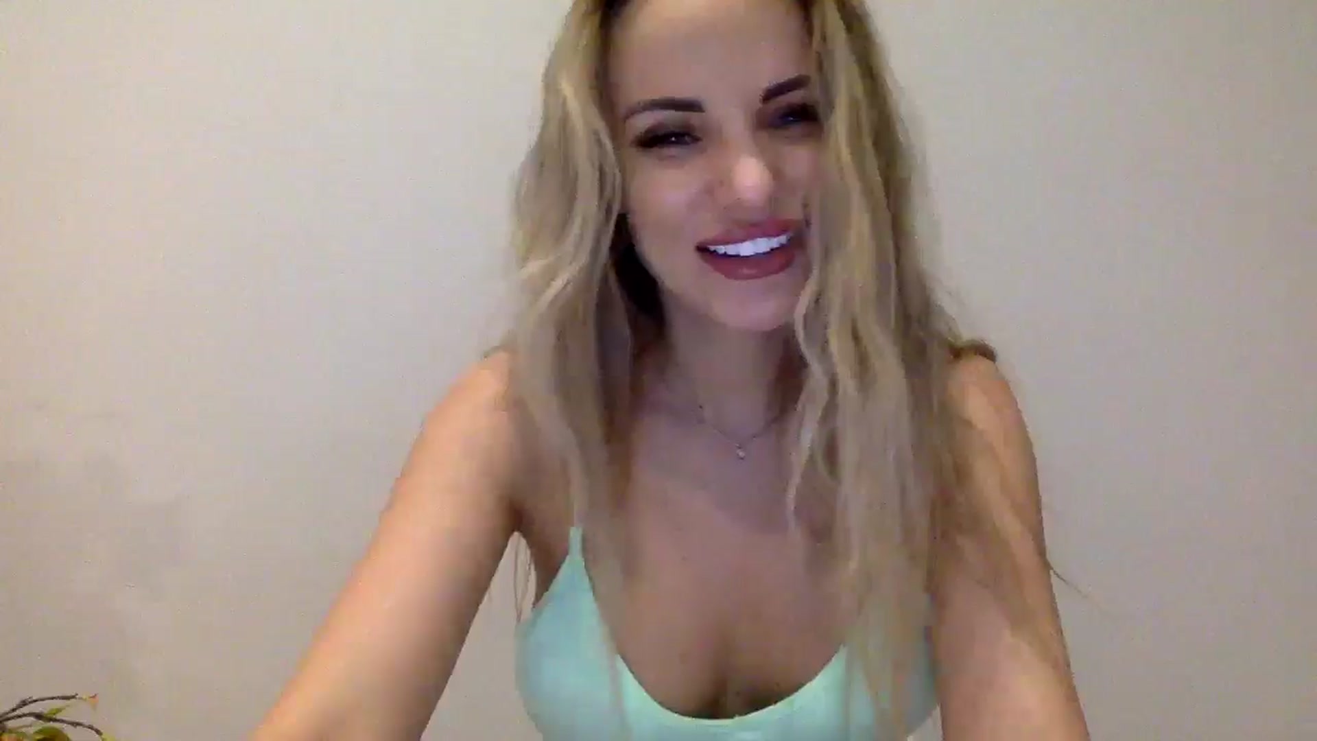 Gallery image thumbnail from Tina_Angel_'s myfreecams stream on, 04/09/2025, 22:11 image 5 of 20