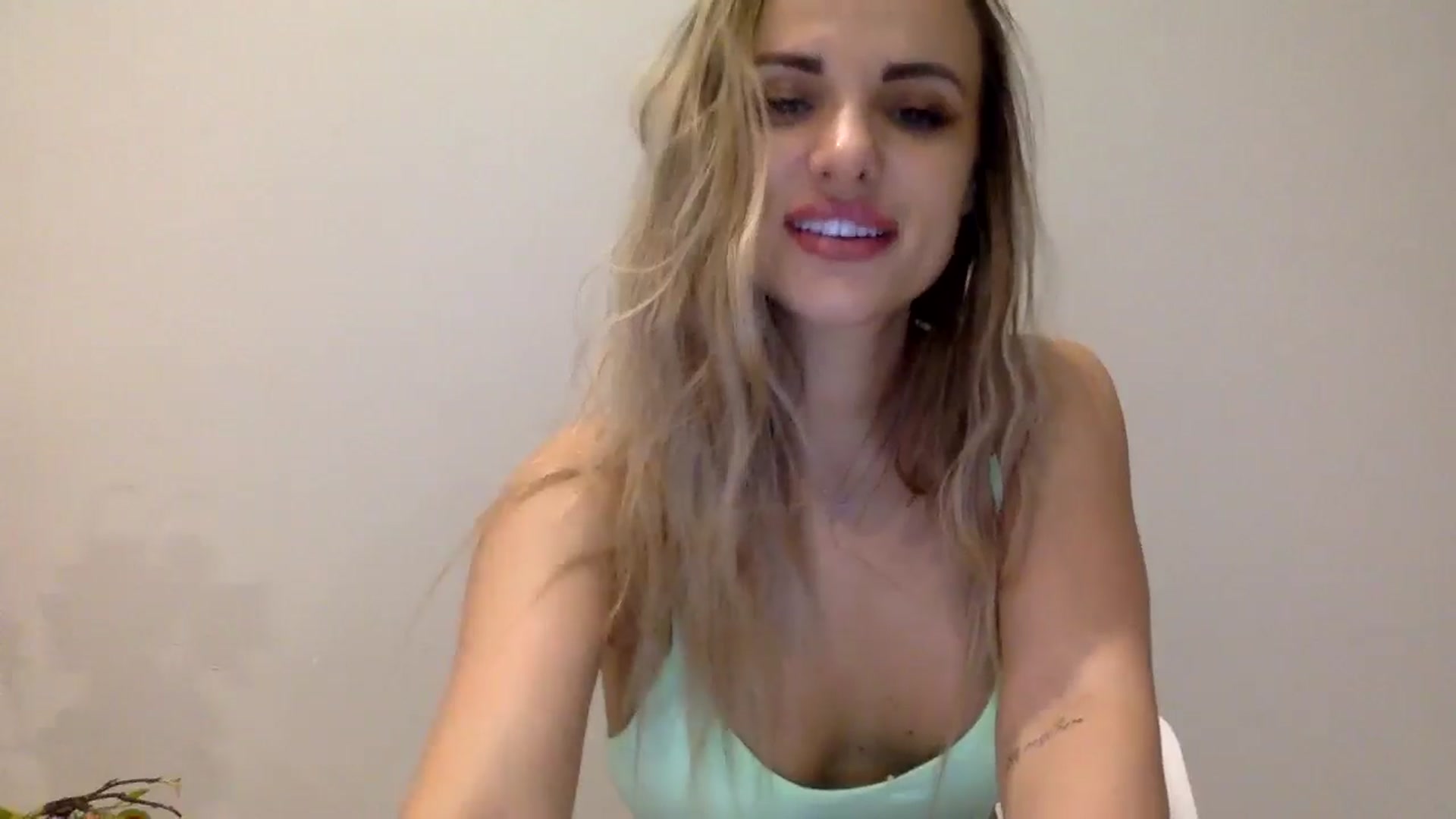 Gallery image thumbnail from Tina_Angel_'s myfreecams stream on, 04/09/2025, 23:19 image 8 of 20