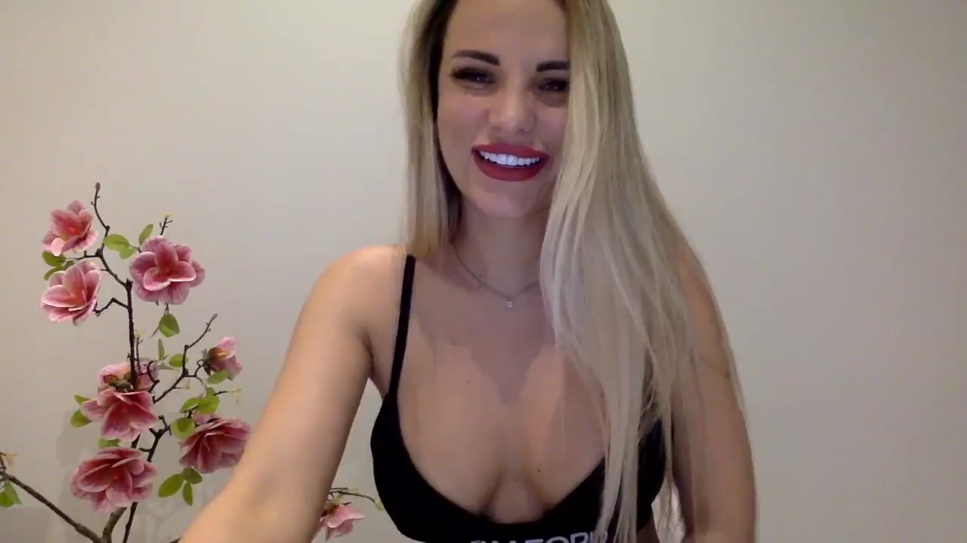Gallery image thumbnail from Tina_Angel_'s myfreecams stream on, 04/21/2025, 22:52 image 6 of 20