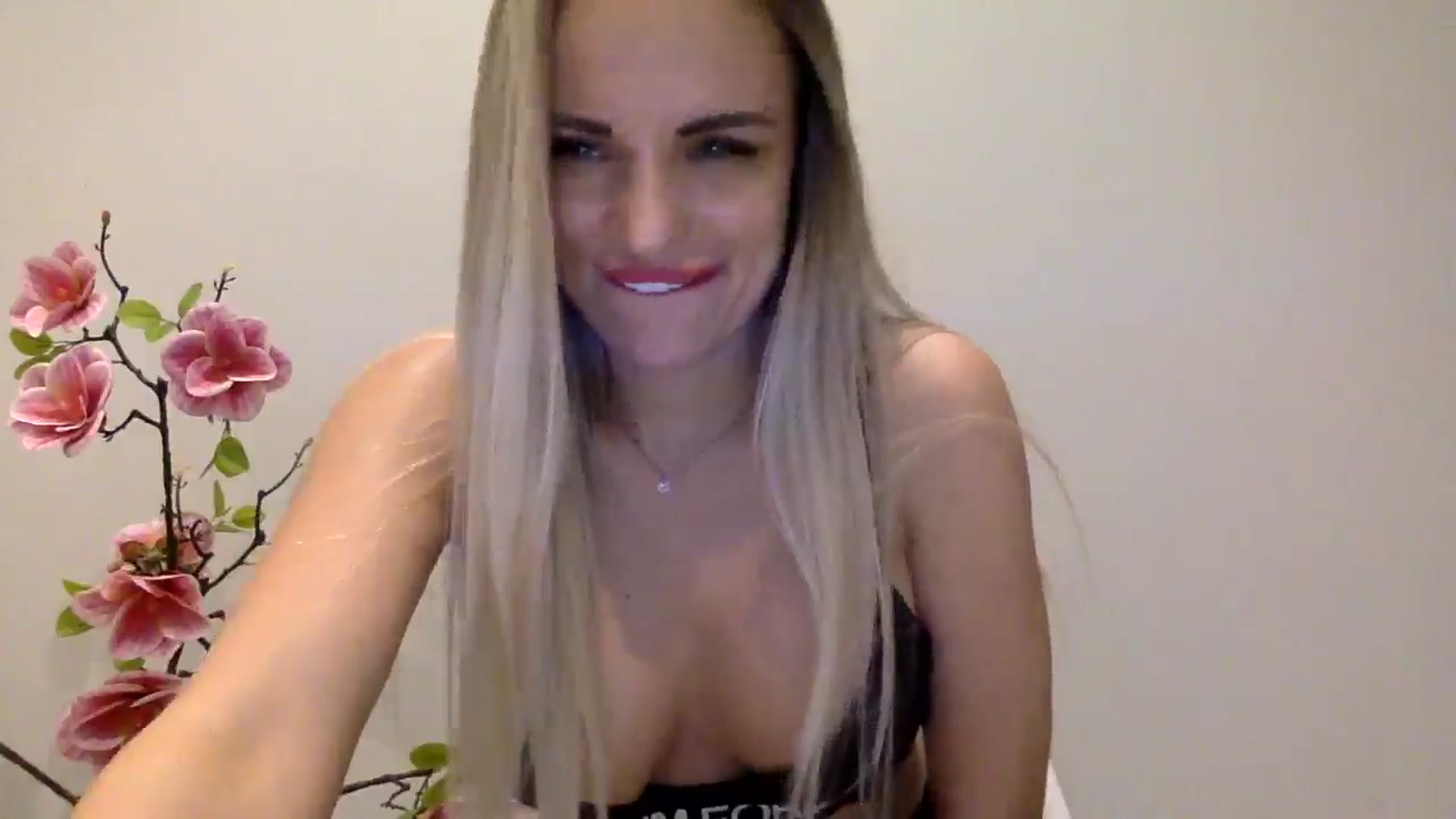 Gallery image thumbnail from Tina_Angel_'s myfreecams stream on, 04/22/2025, 01:23 image 8 of 20