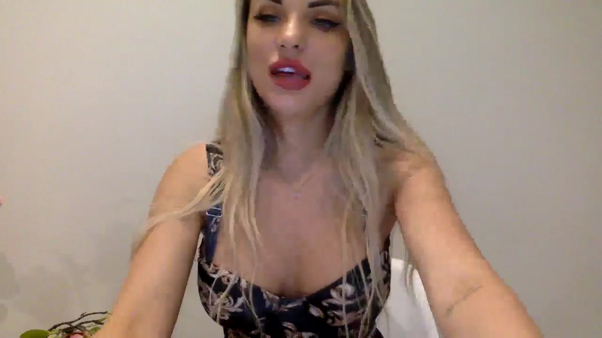 Gallery image thumbnail from Tina_Angel_'s myfreecams stream on, 04/24/2025, 19:48 image 18 of 20
