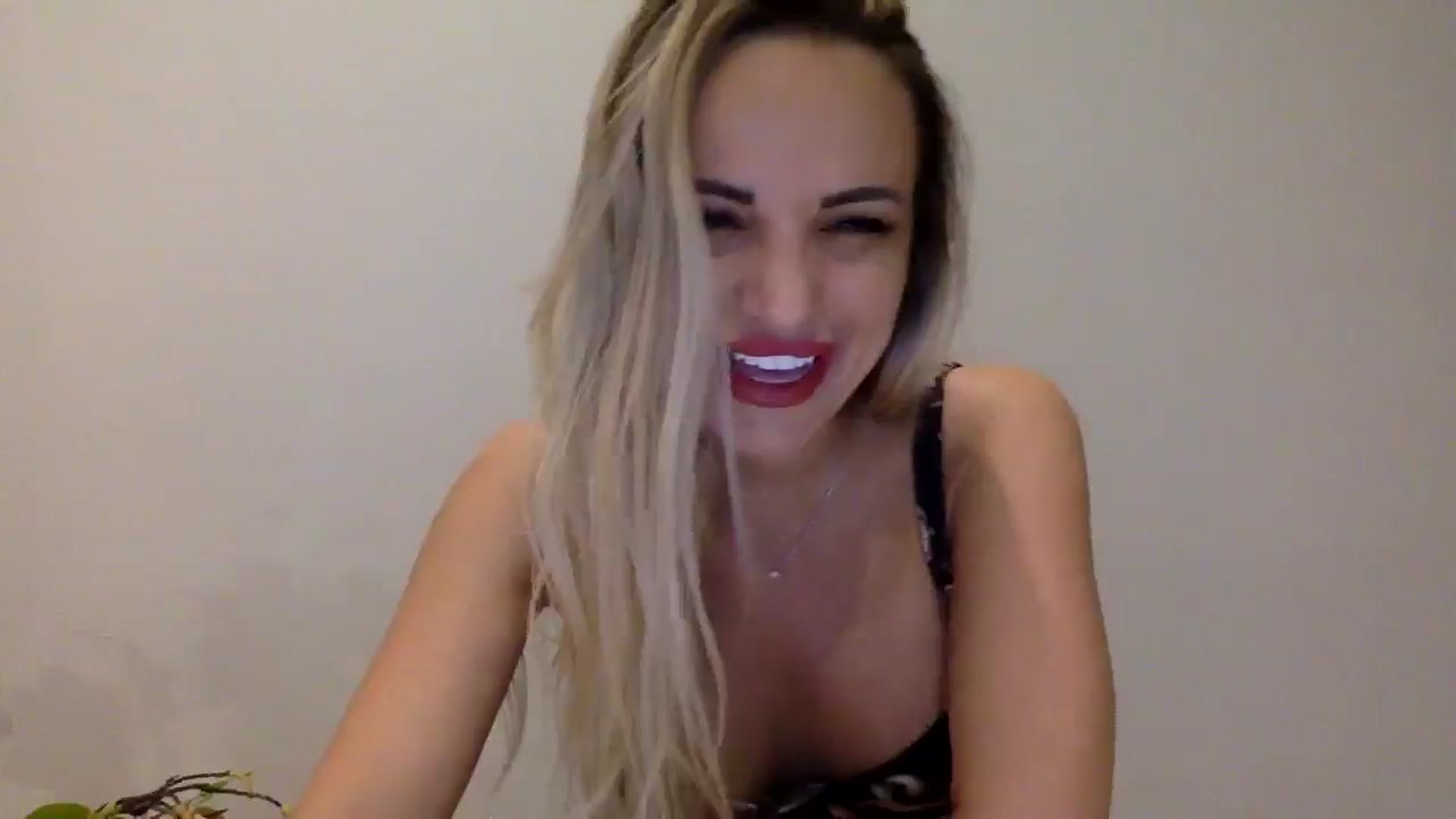 Gallery image thumbnail from Tina_Angel_'s myfreecams stream on, 04/24/2025, 21:20 image 11 of 20