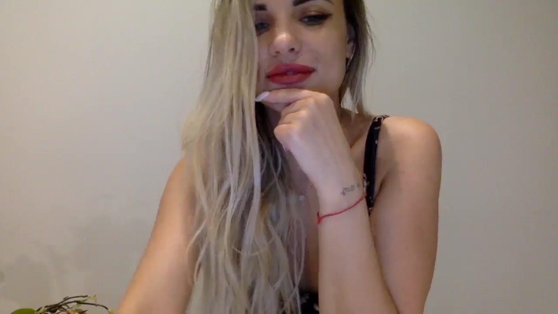 Gallery image thumbnail from Tina_Angel_'s myfreecams stream on, 04/24/2025, 21:20 image 16 of 20