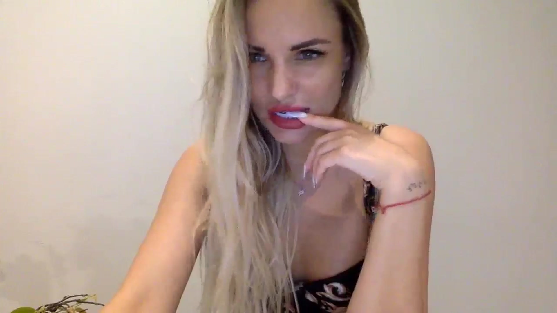 Gallery image thumbnail from Tina_Angel_'s myfreecams stream on, 04/24/2025, 21:20 image 17 of 20