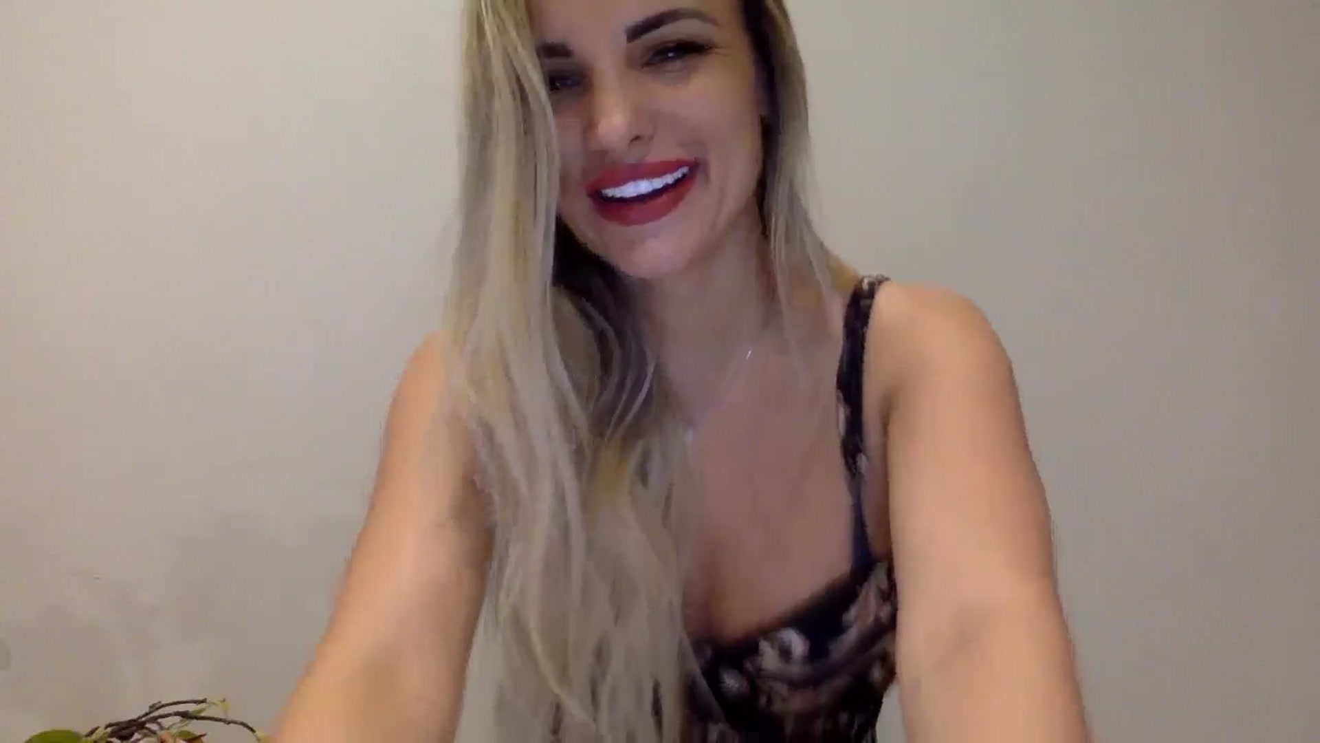 Gallery image thumbnail from Tina_Angel_'s myfreecams stream on, 04/24/2025, 21:20 image 19 of 20
