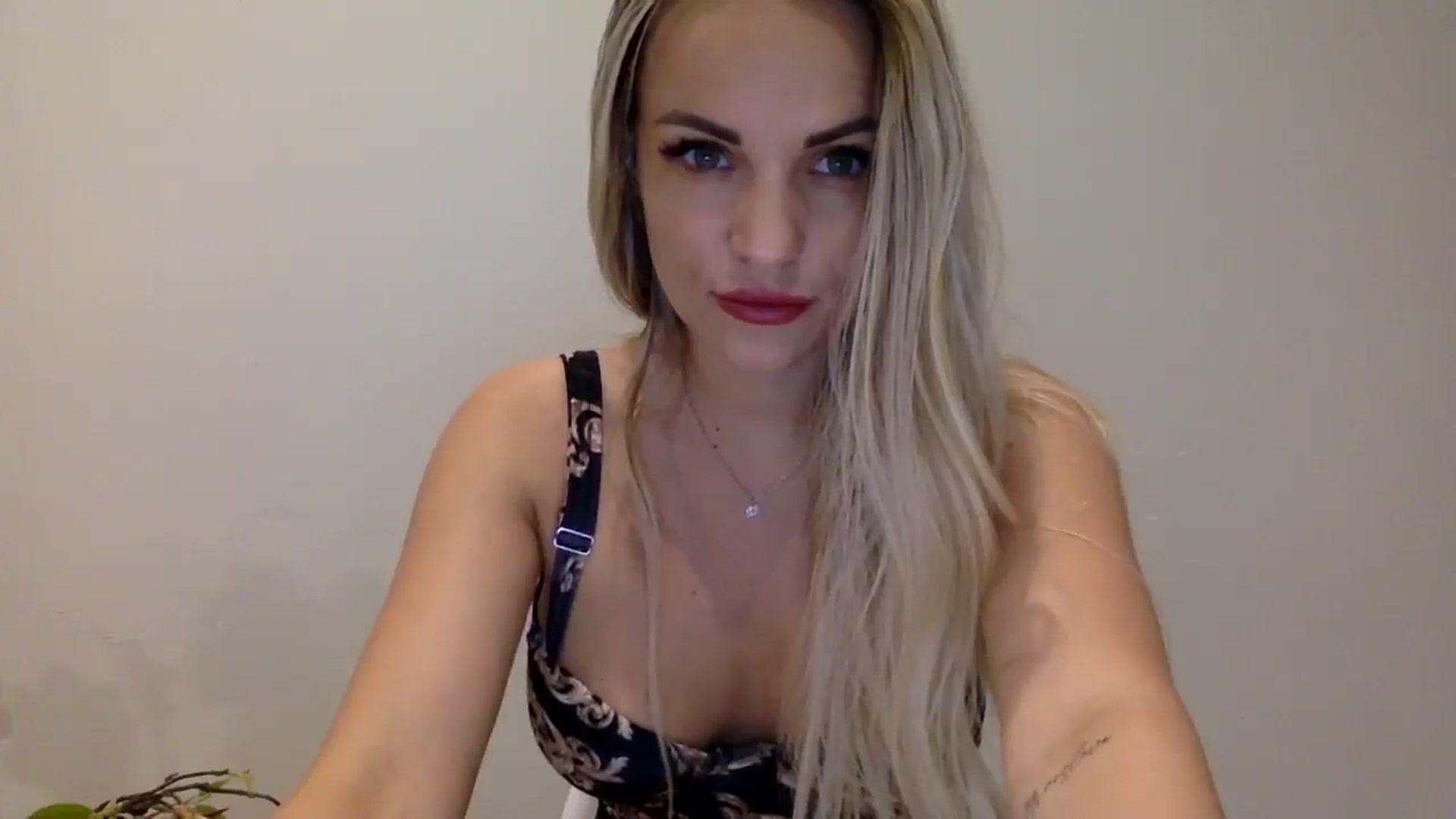 Gallery image thumbnail from Tina_Angel_'s myfreecams stream on, 04/24/2025, 21:20 image 13 of 20