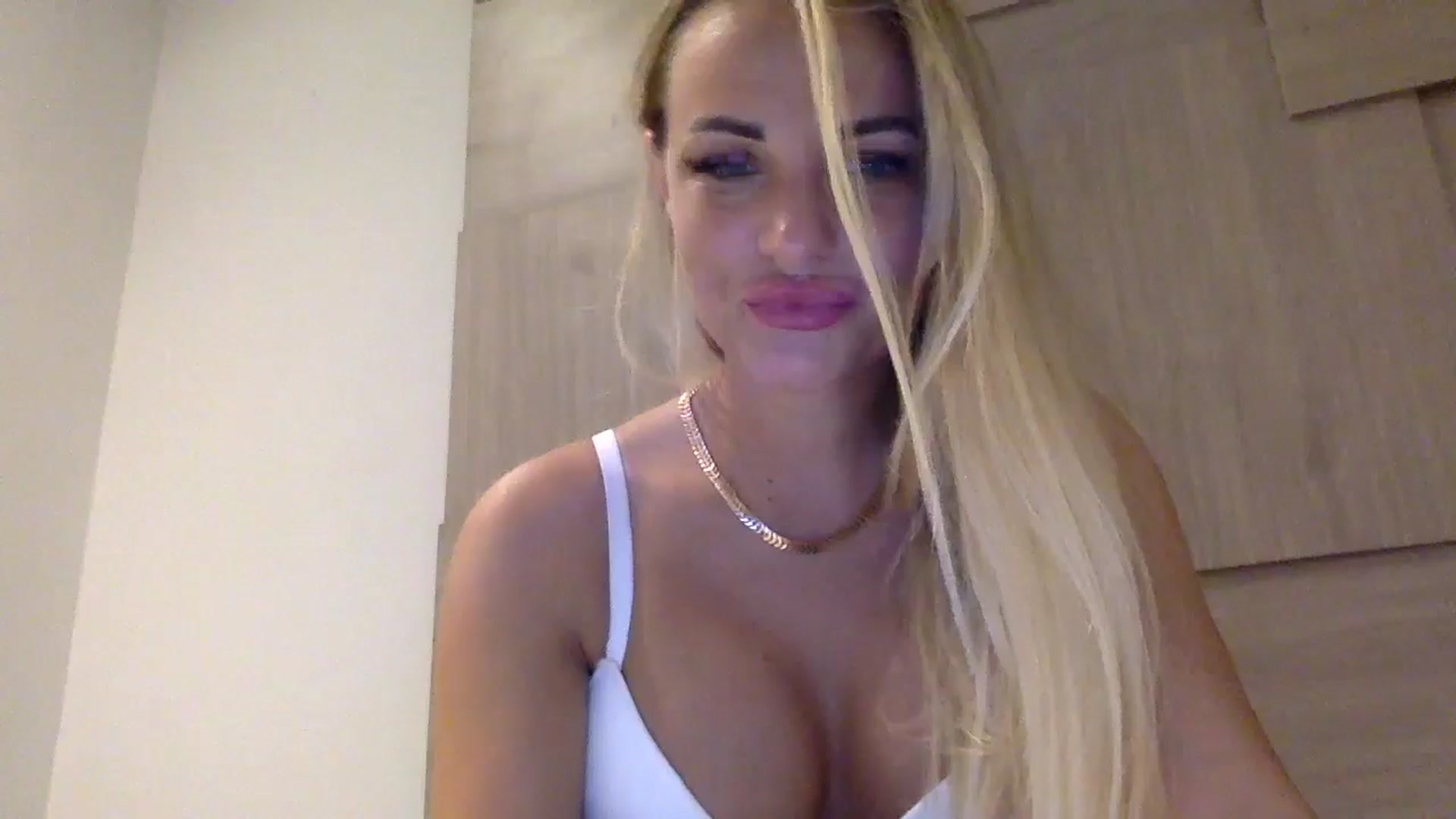 Gallery image thumbnail from Tina_Angel_'s myfreecams stream on, 05/06/2025, 20:59 image 14 of 20
