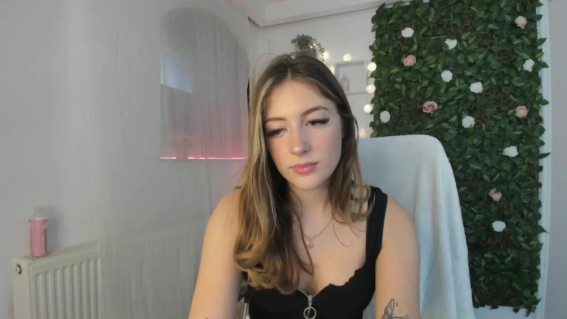 Gallery image thumbnail from Tina_Nappi18's myfreecams stream on, 06/07/2023, 14:25 image 18 of 20