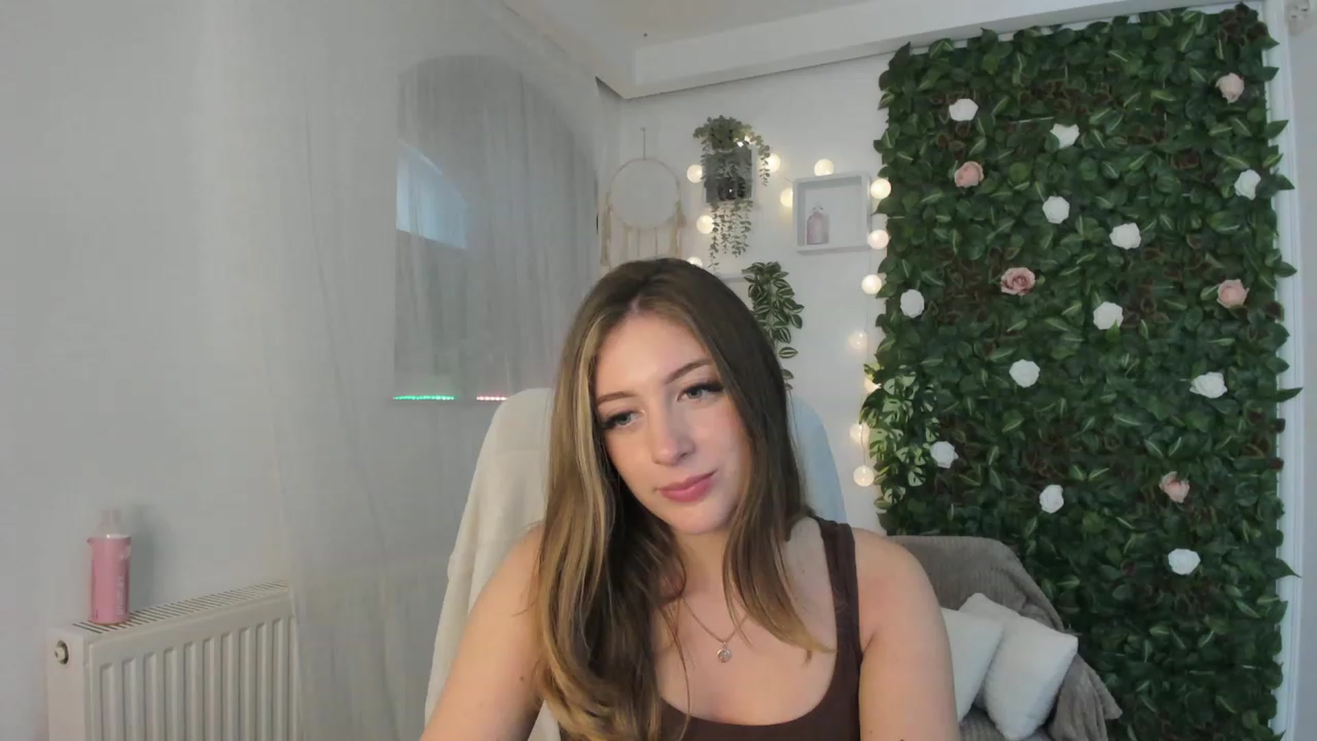 Gallery image thumbnail from Tina_Nappi18's myfreecams stream on, 06/08/2023, 16:00 image 5 of 20