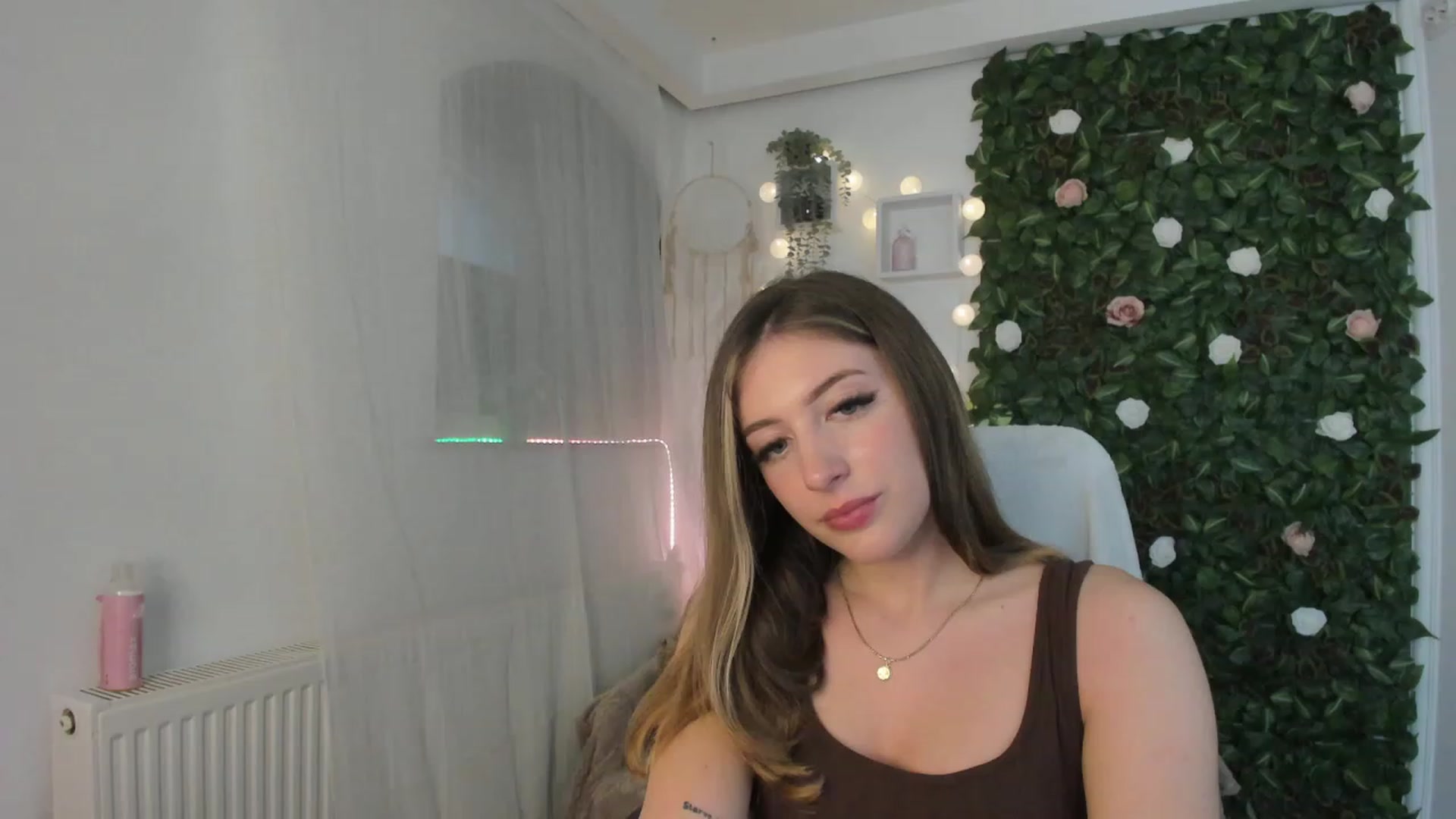 Gallery image thumbnail from Tina_Nappi18's myfreecams stream on, 06/08/2023, 17:24 image 12 of 20