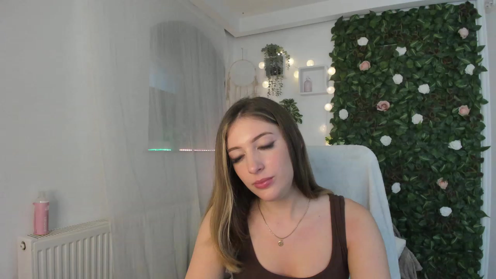 Gallery image thumbnail from Tina_Nappi18's myfreecams stream on, 06/08/2023, 17:24 image 9 of 20